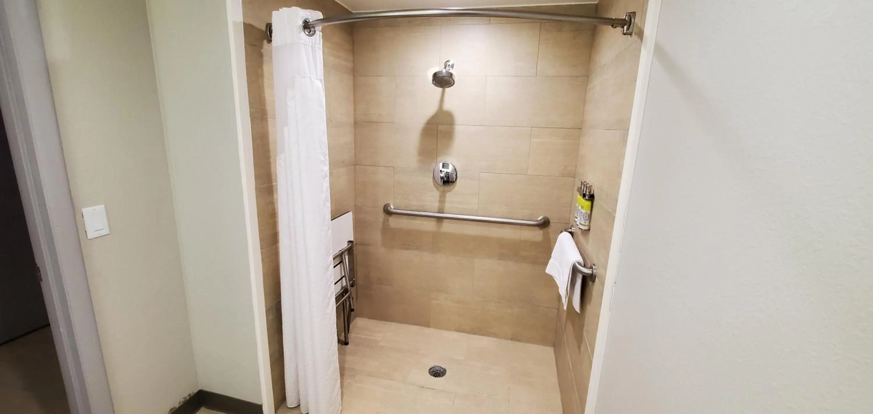Shower in Holiday Inn Express Hotel & Suites Kinston by IHG