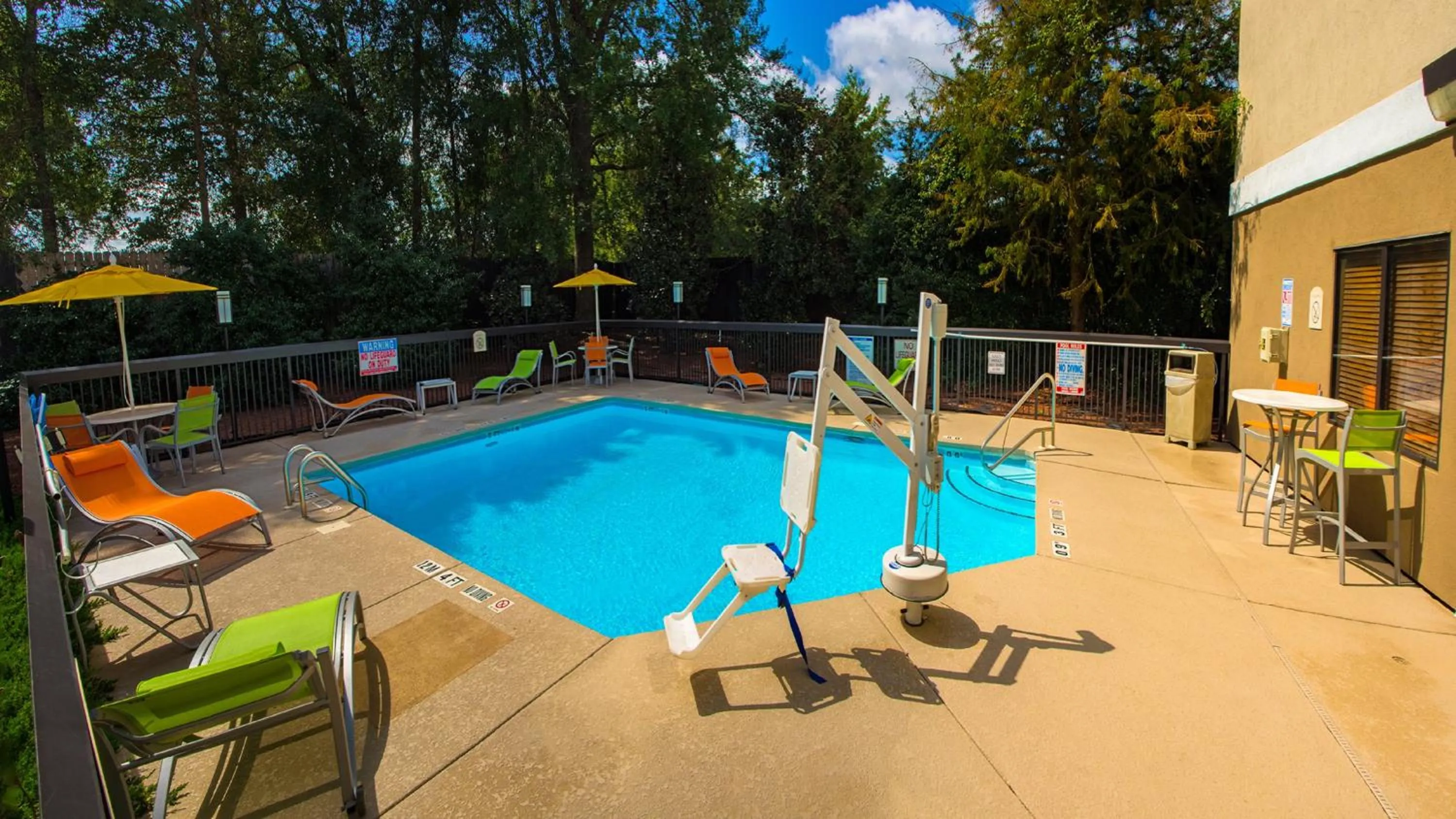 Swimming pool in Holiday Inn Express Hotel & Suites Kinston by IHG