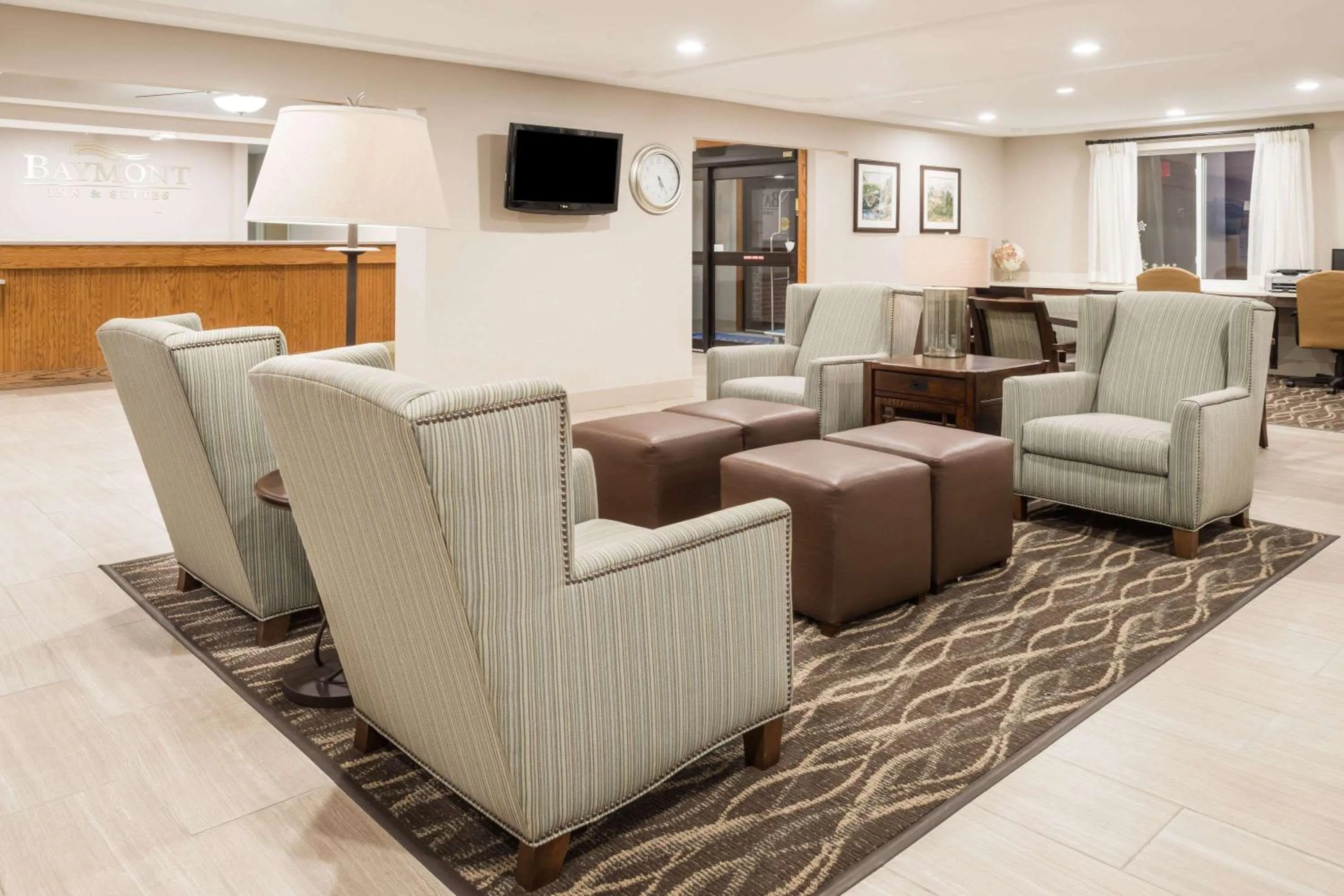 TV and multimedia in Baymont by Wyndham Fulton