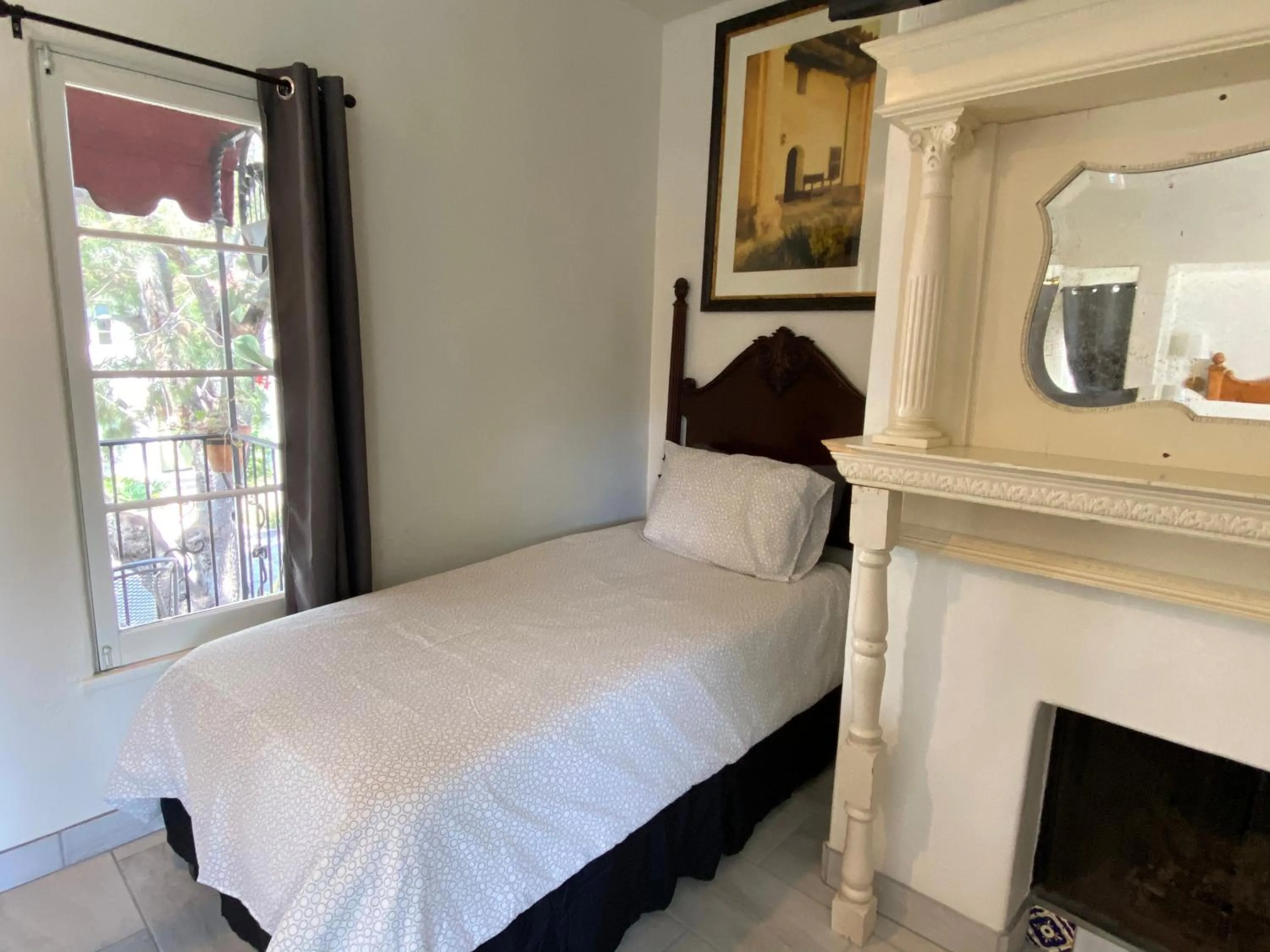 Bed in Villa Rosa Inn