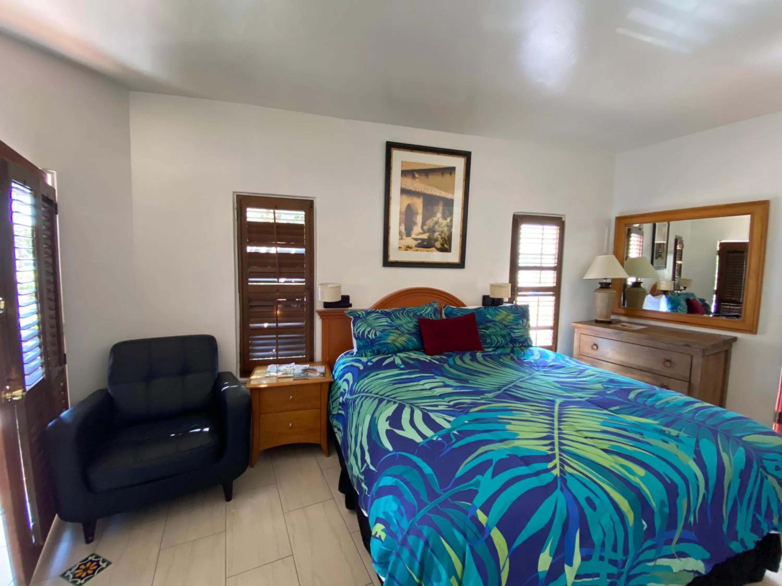 Bed in Villa Rosa Inn