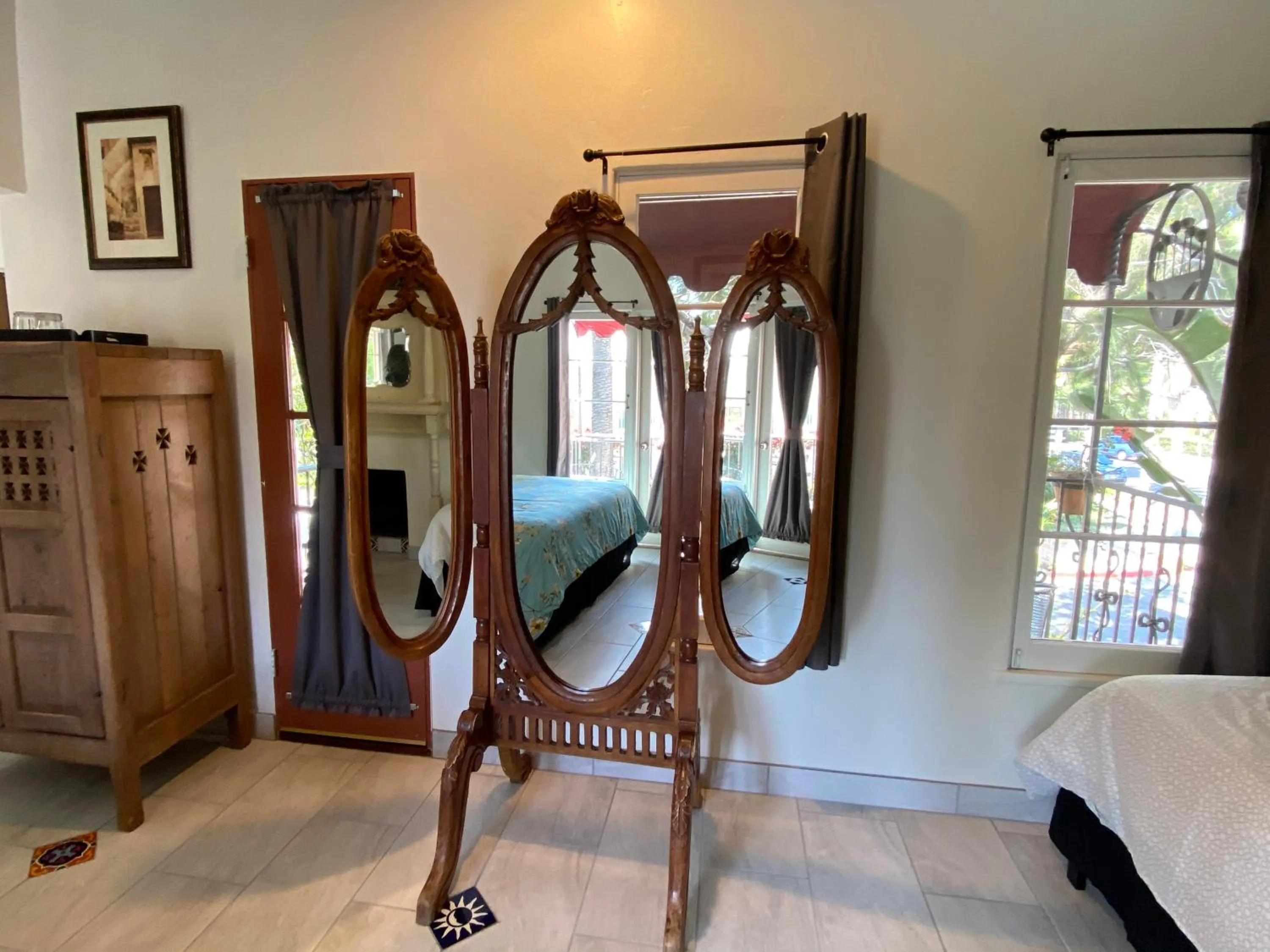 Bed in Villa Rosa Inn