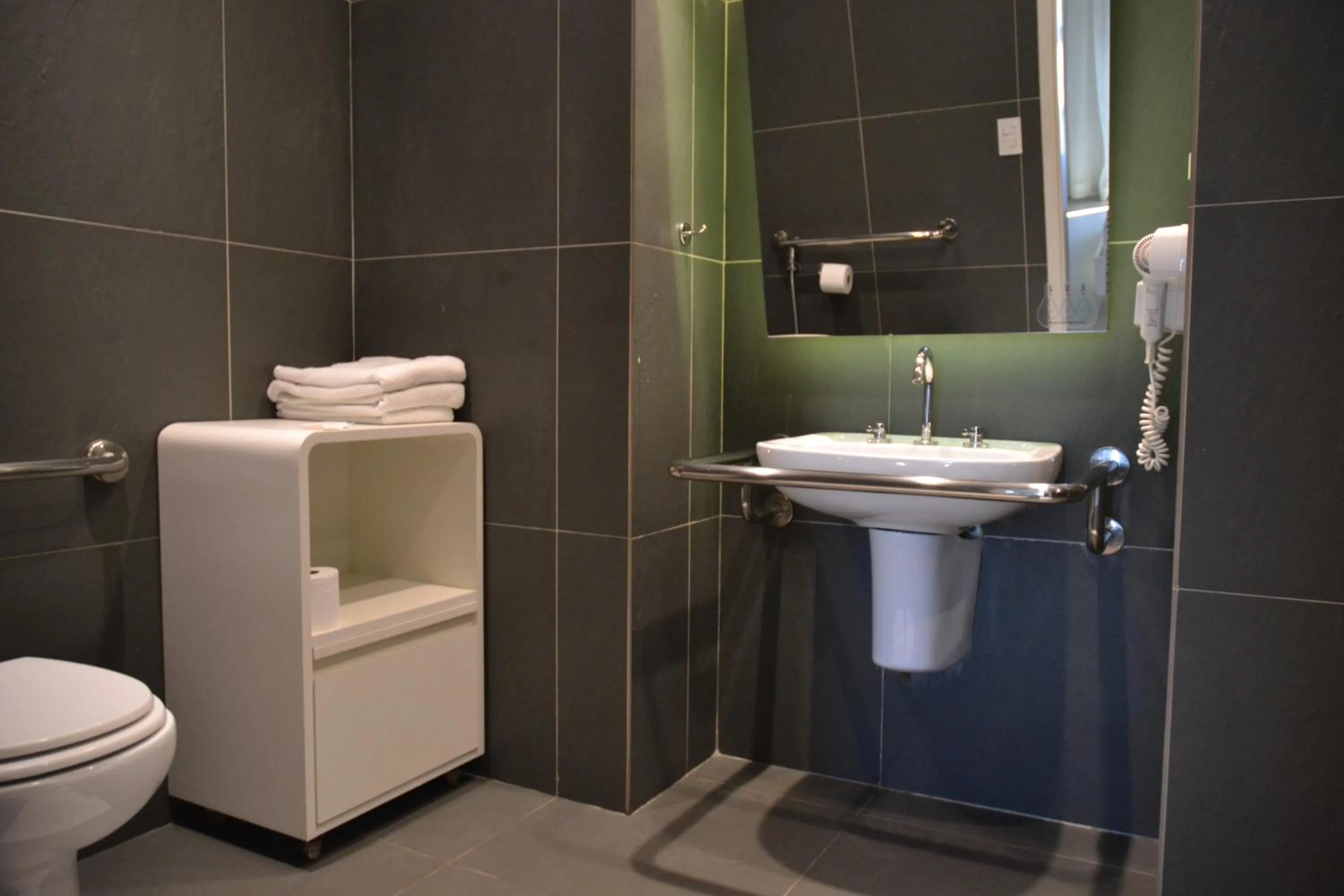 Bathroom in ibis Styles Rondonopolis