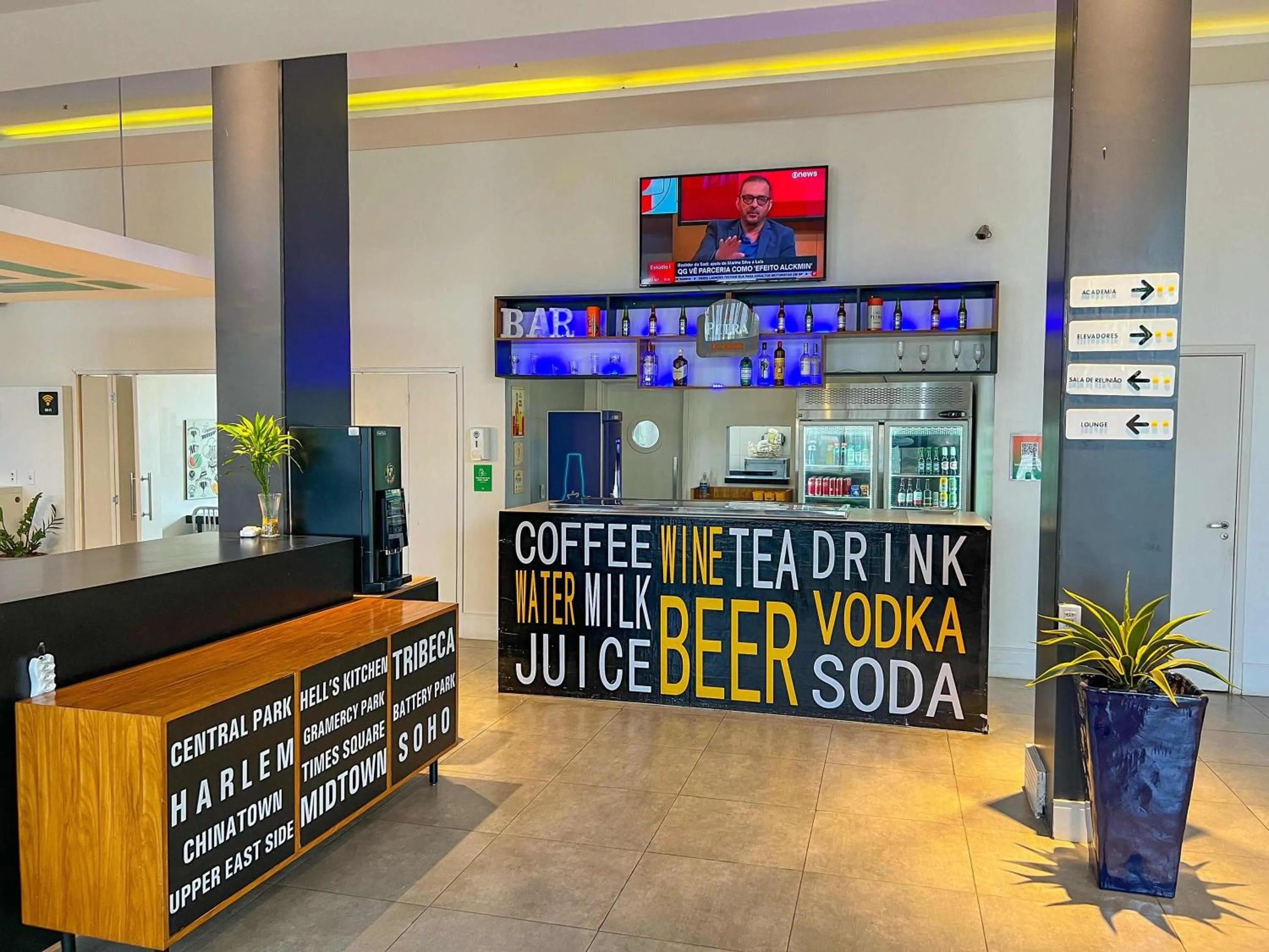 Lounge or bar in ibis Styles Rondonopolis