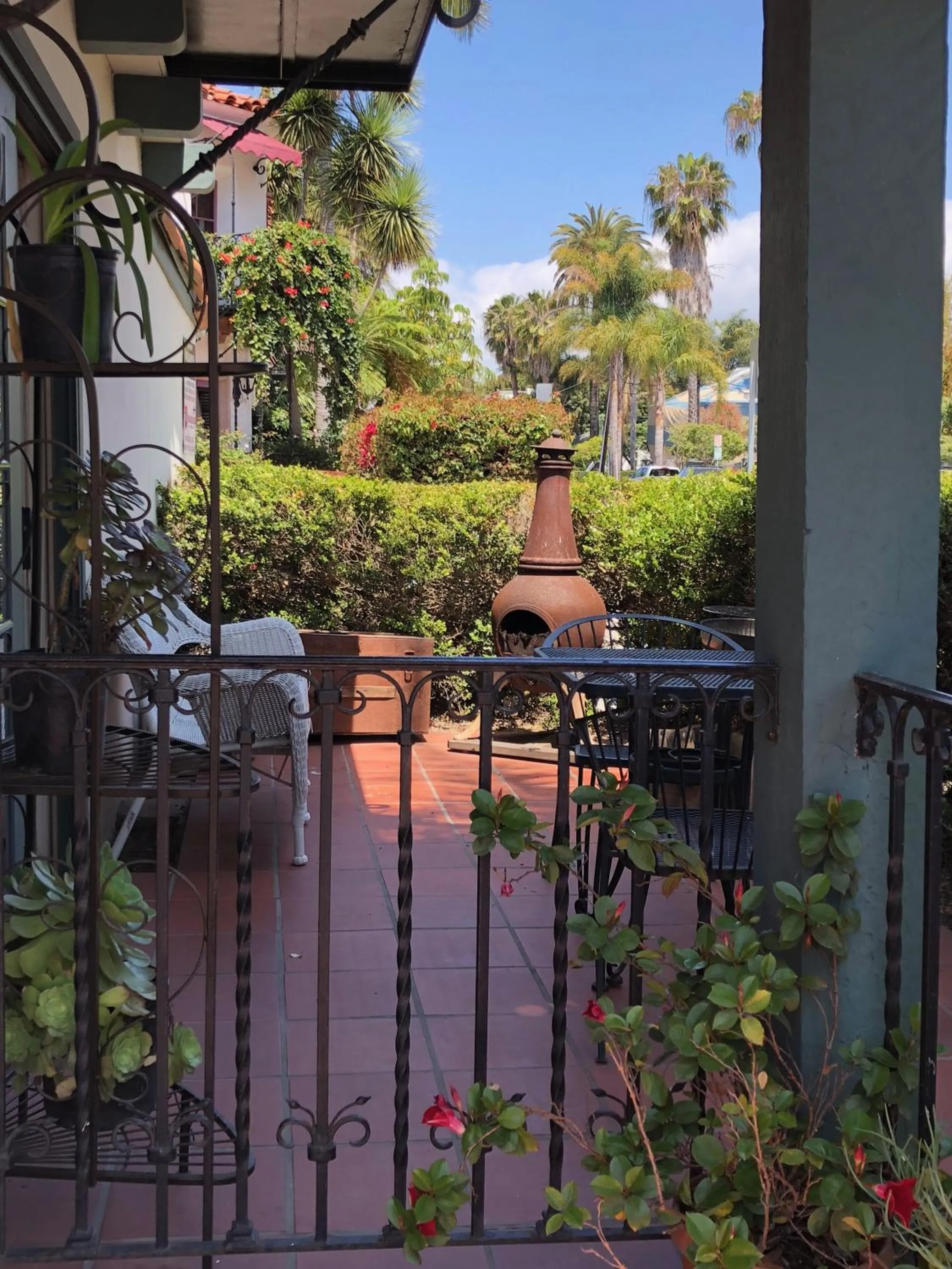 Patio in Ala Mar by the Sea