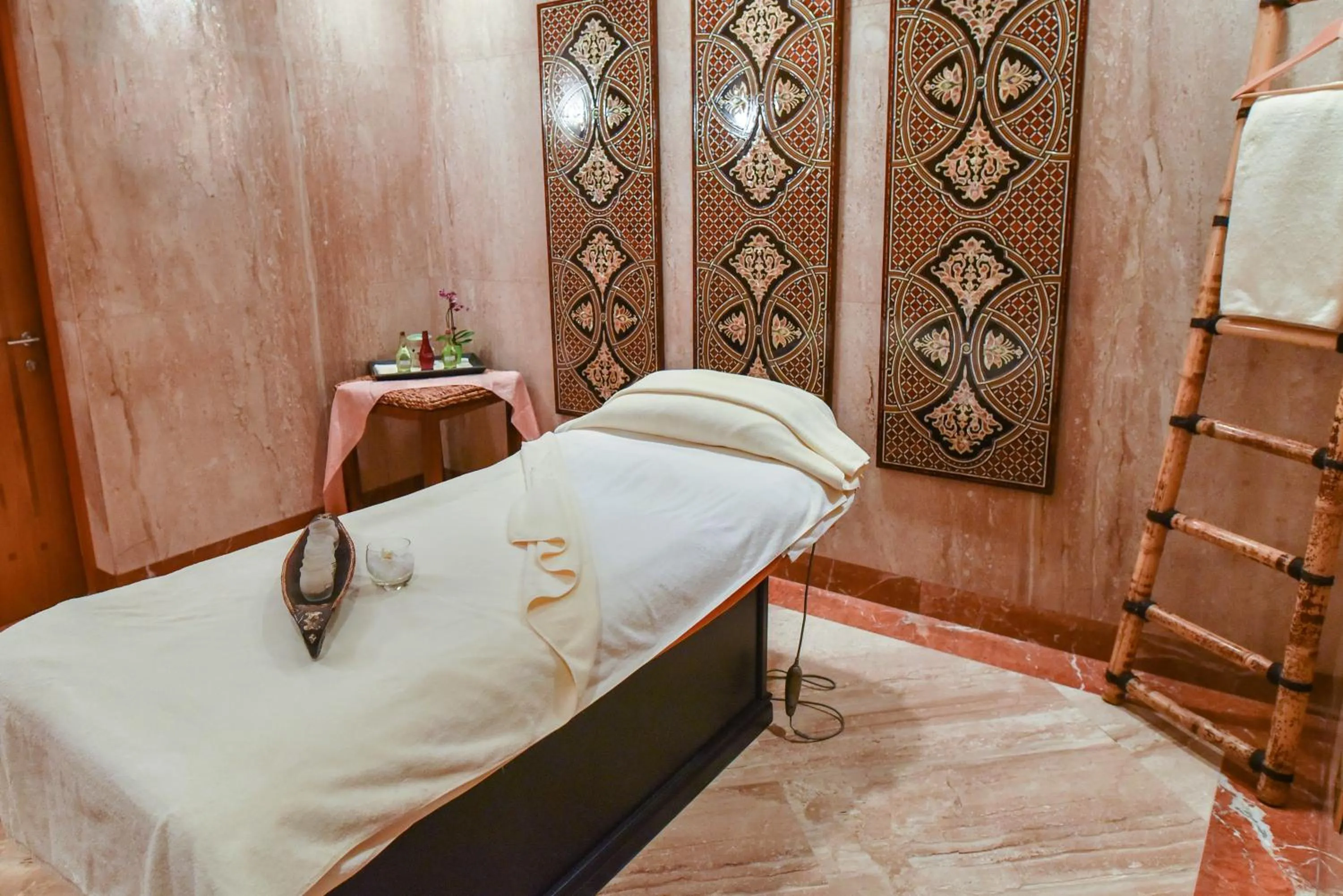 Spa and wellness centre/facilities, Bed in The Empire Brunei