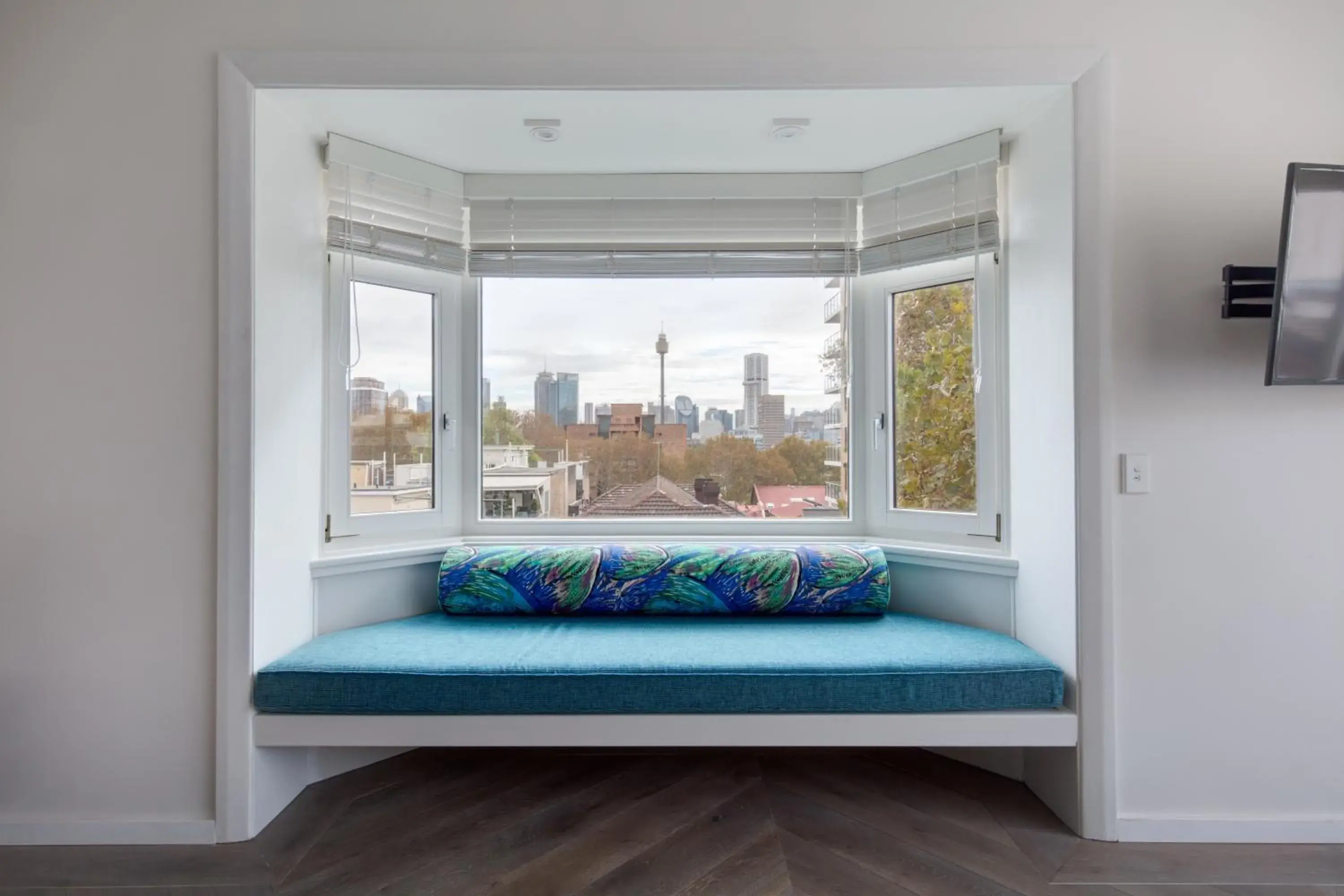 Executive Apartment with view in Regents Court Sydney Executive Apartment with view in Regents Court Sydney