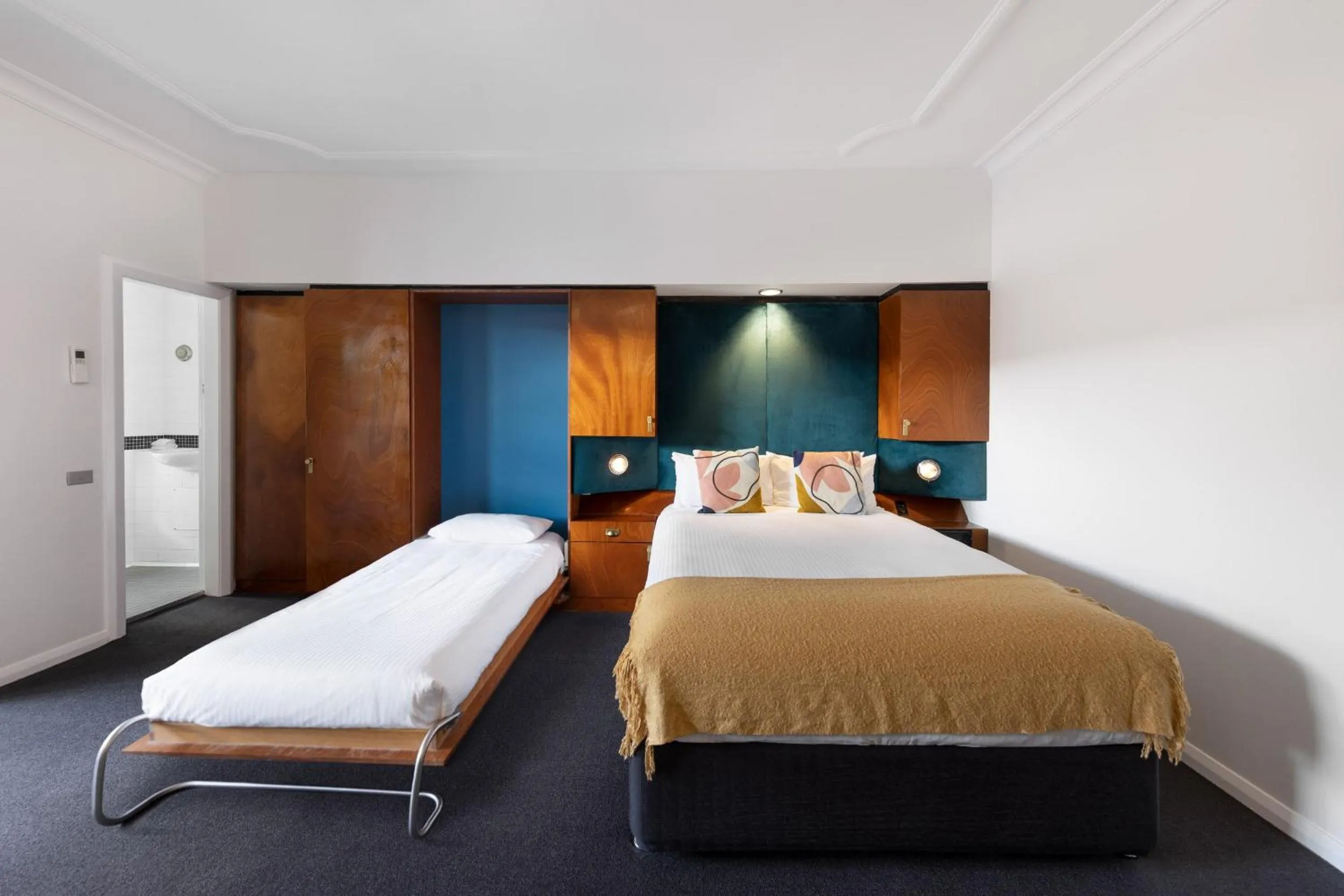 Guests, Bed in Regents Court Sydney
