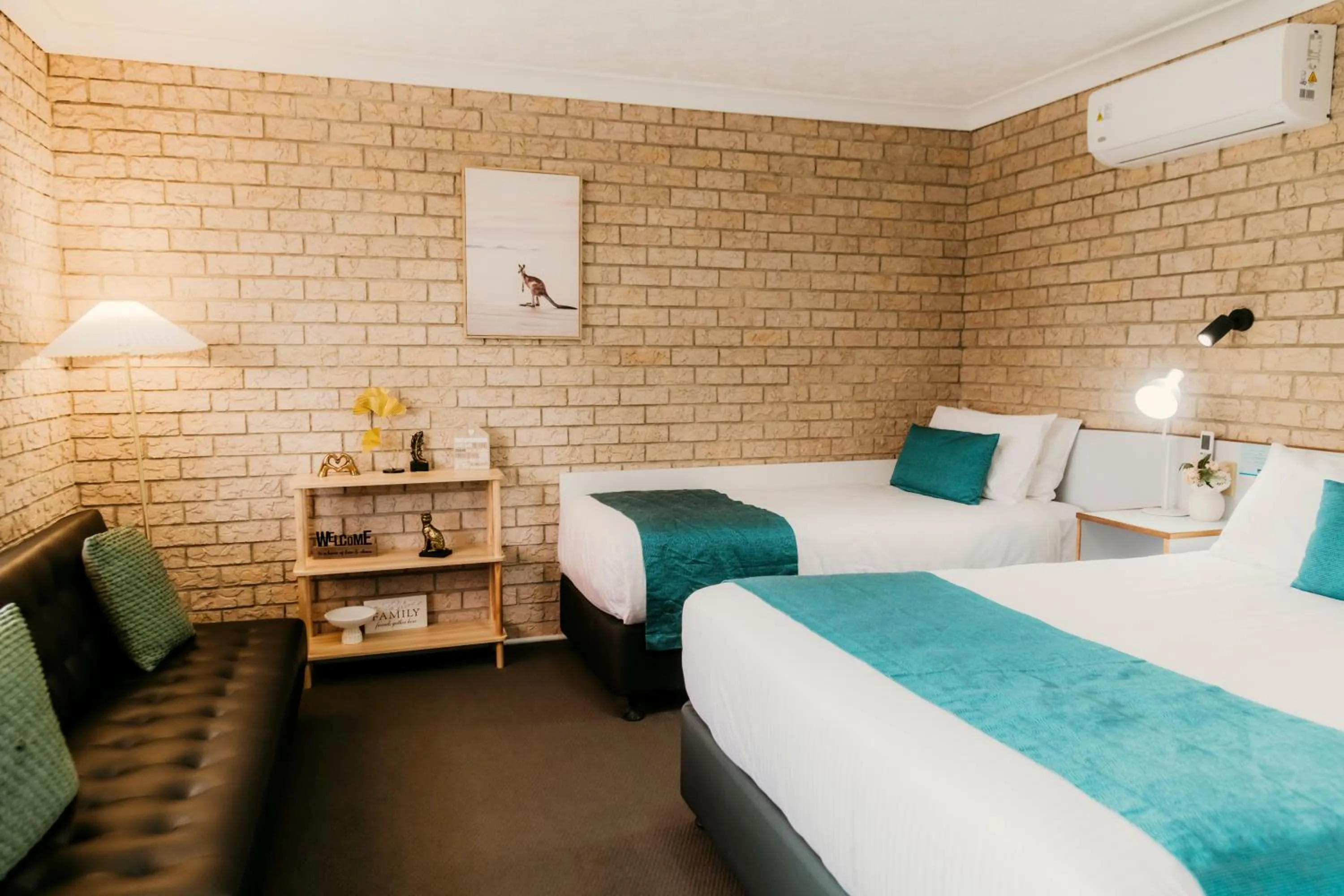 Bed in Kennedy Drive Boutique Motel - Close To City Centre & Airport