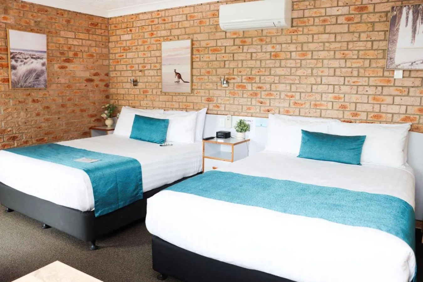 Bed in Kennedy Drive Boutique Motel - Close To City Centre & Airport