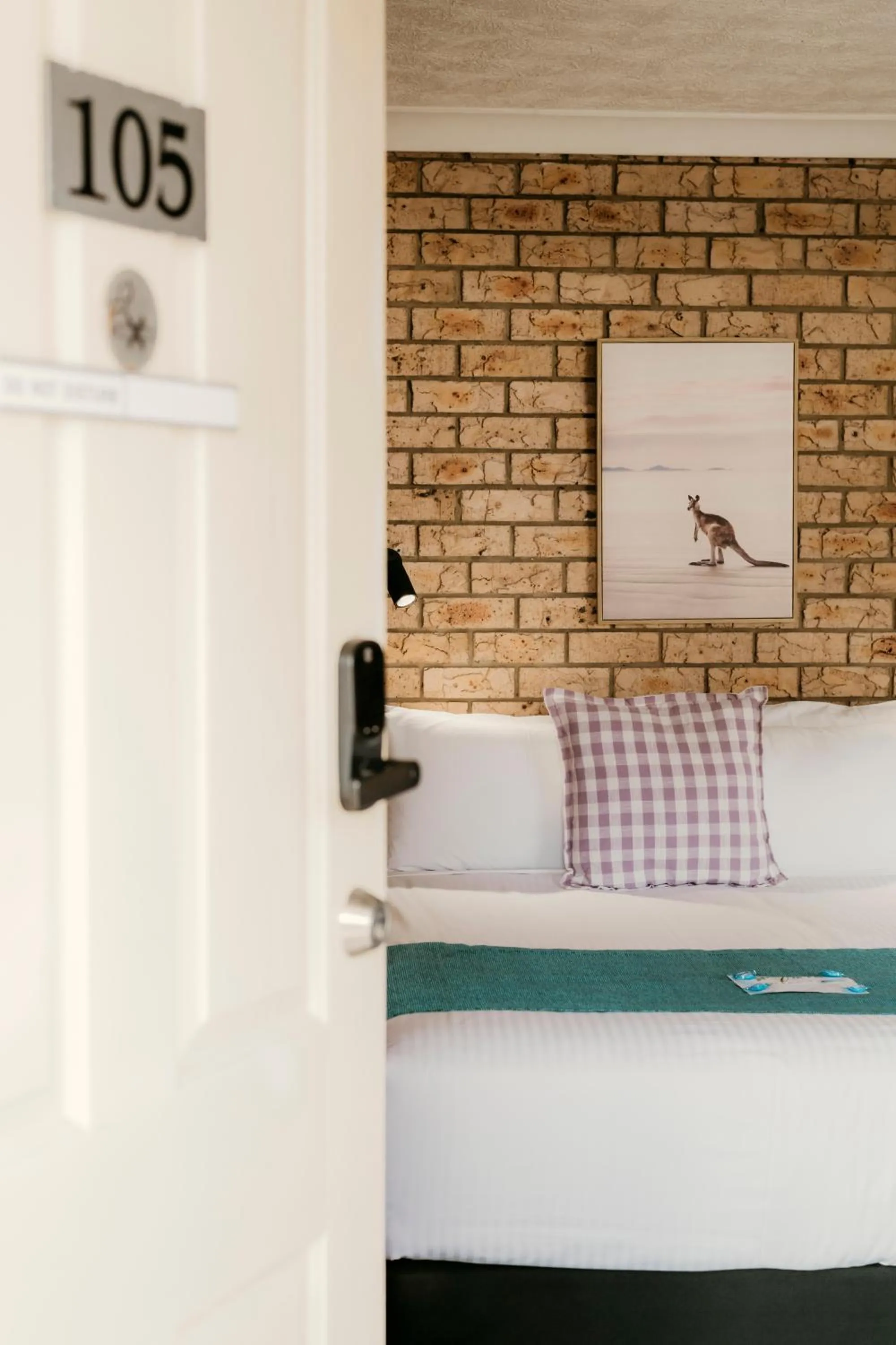 Bed in Kennedy Drive Boutique Motel - Close To City Centre & Airport