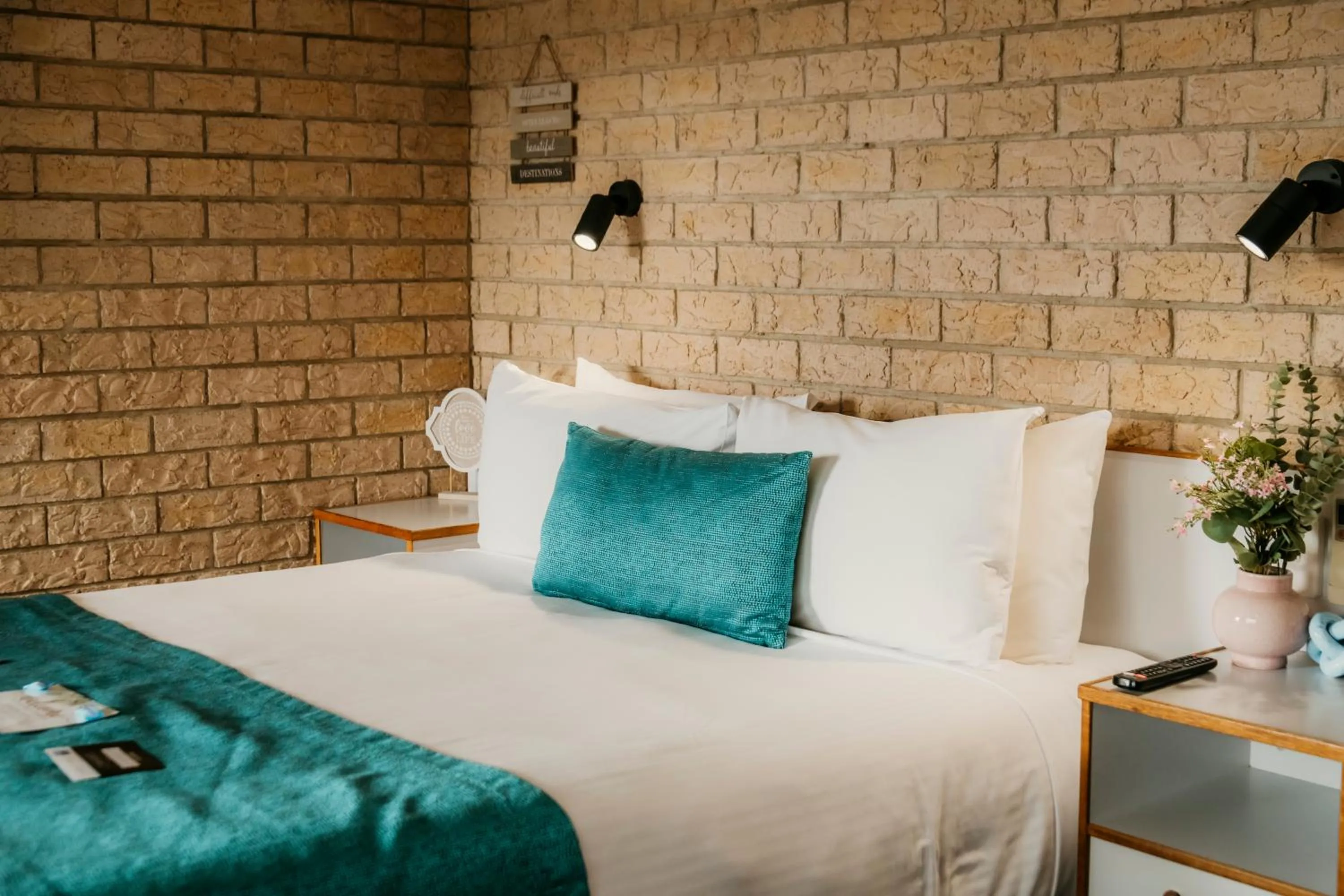 Bed in Kennedy Drive Boutique Motel - Close To City Centre & Airport