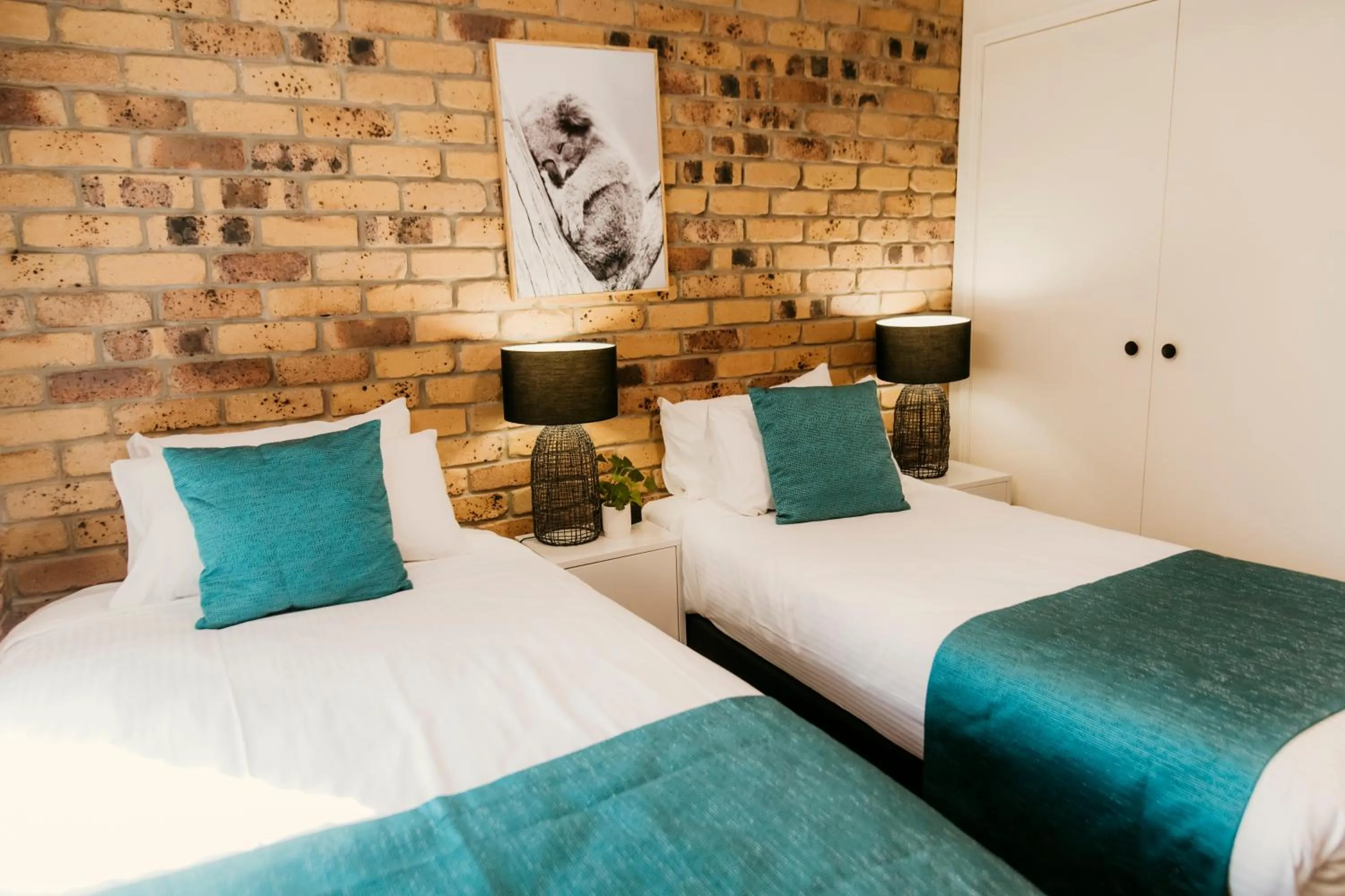 Bed in Kennedy Drive Boutique Motel - Close To City Centre & Airport