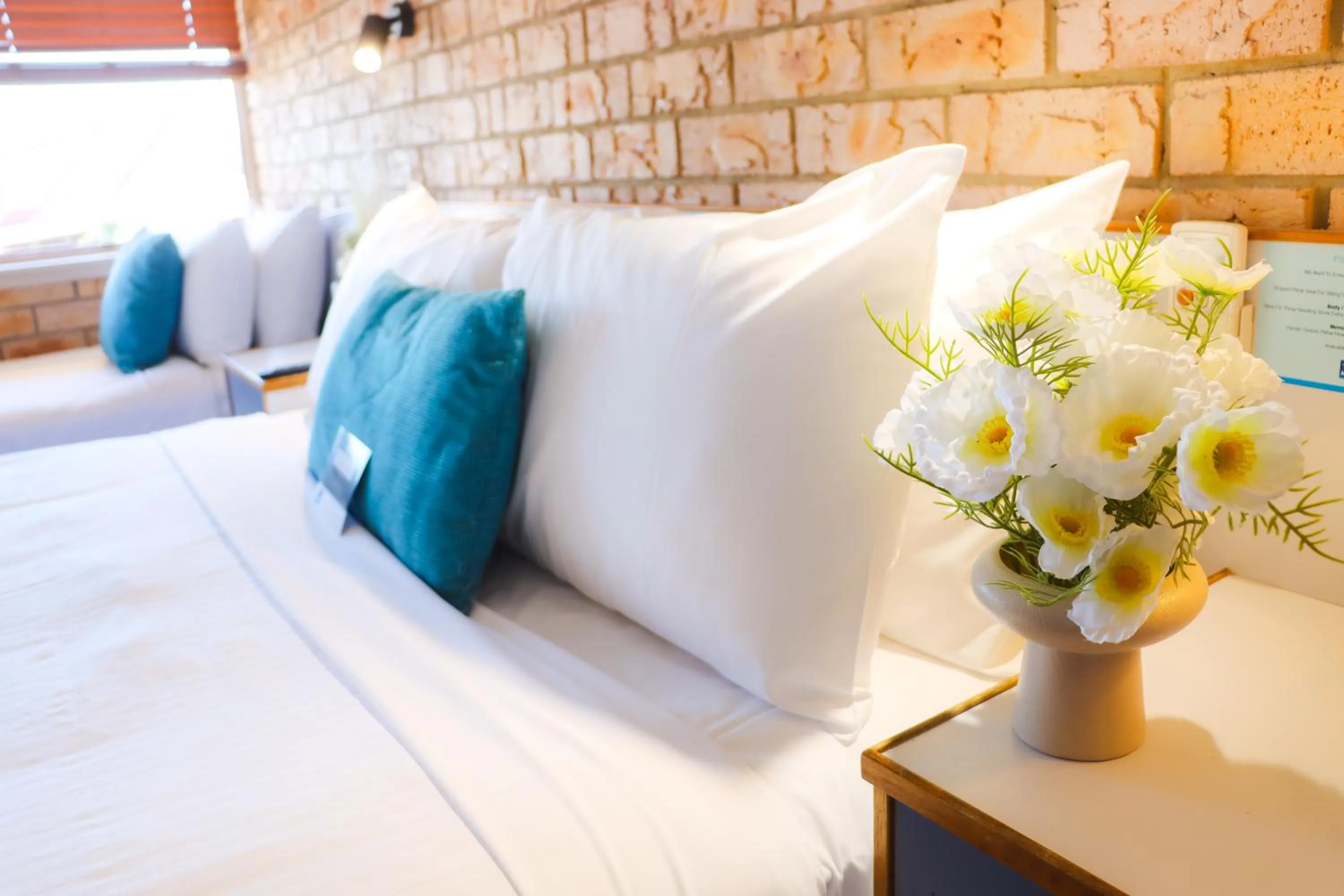 Bed in Kennedy Drive Boutique Motel - Close To City Centre & Airport