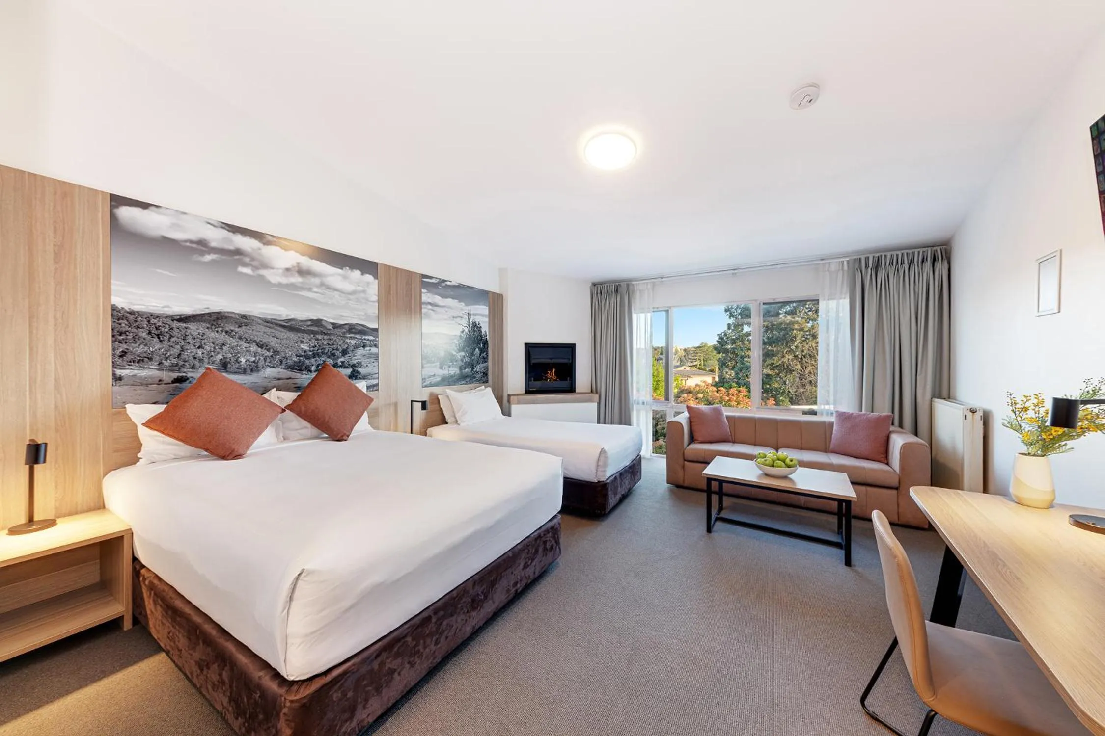 Photo of the whole room, Bed in Littomore Hotel on Stewart, Bathurst