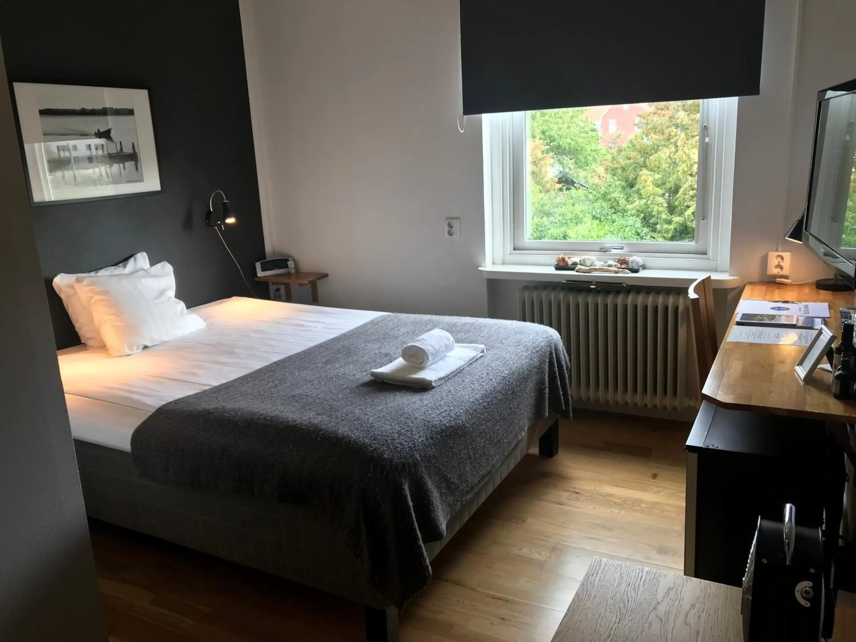 Small Double Room - single occupancy in Port Hotel Small Double Room - single occupancy in Port Hotel