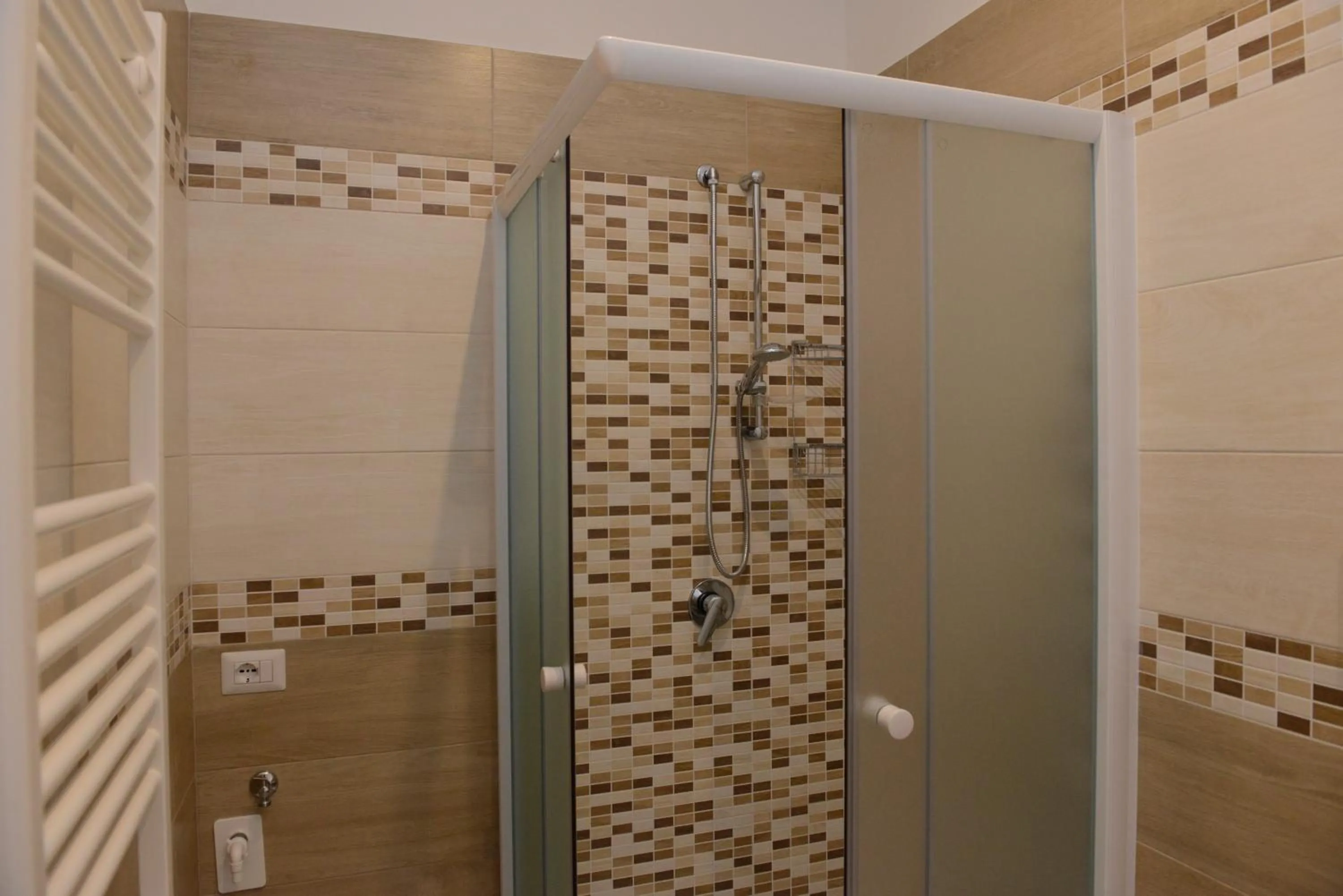 Shower in Domus Antiqua Residence