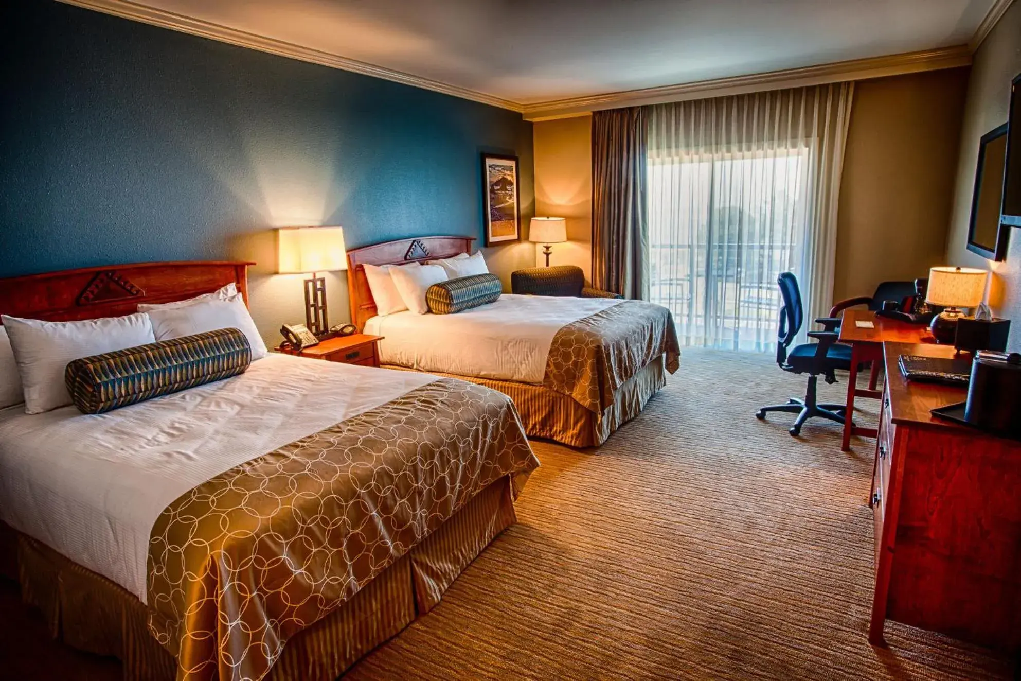 Room with Two Queen Beds and Partial Ocean View in Lucky 7 Casino & Hotel (Howonquet Lodge) Room with Two Queen Beds and Partial Ocean View in Lucky 7 Casino & Hotel (Howonquet Lodge)