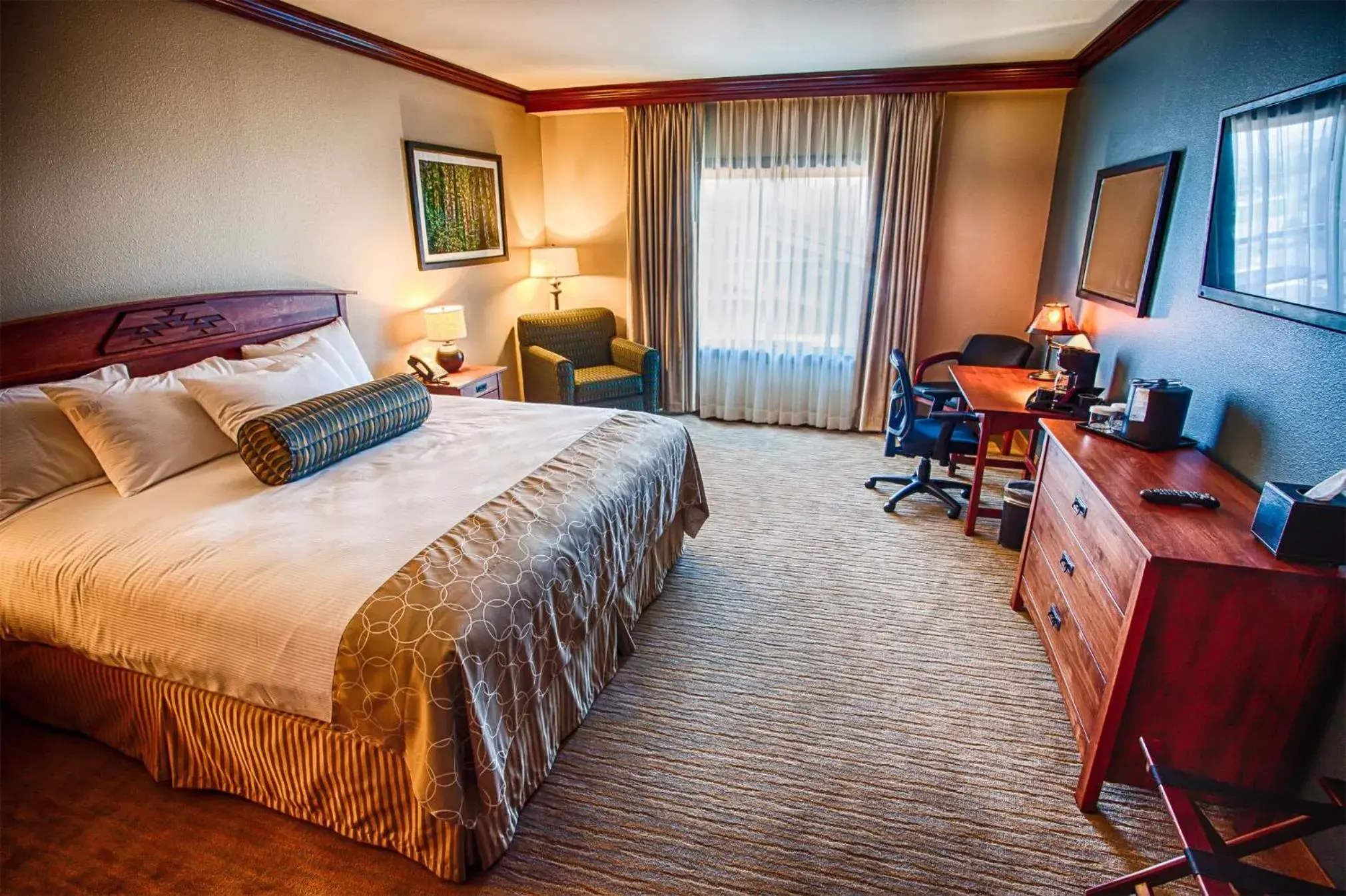 King Room with Mountain View in Lucky 7 Casino & Hotel (Howonquet Lodge) King Room with Mountain View in Lucky 7 Casino & Hotel (Howonquet Lodge)