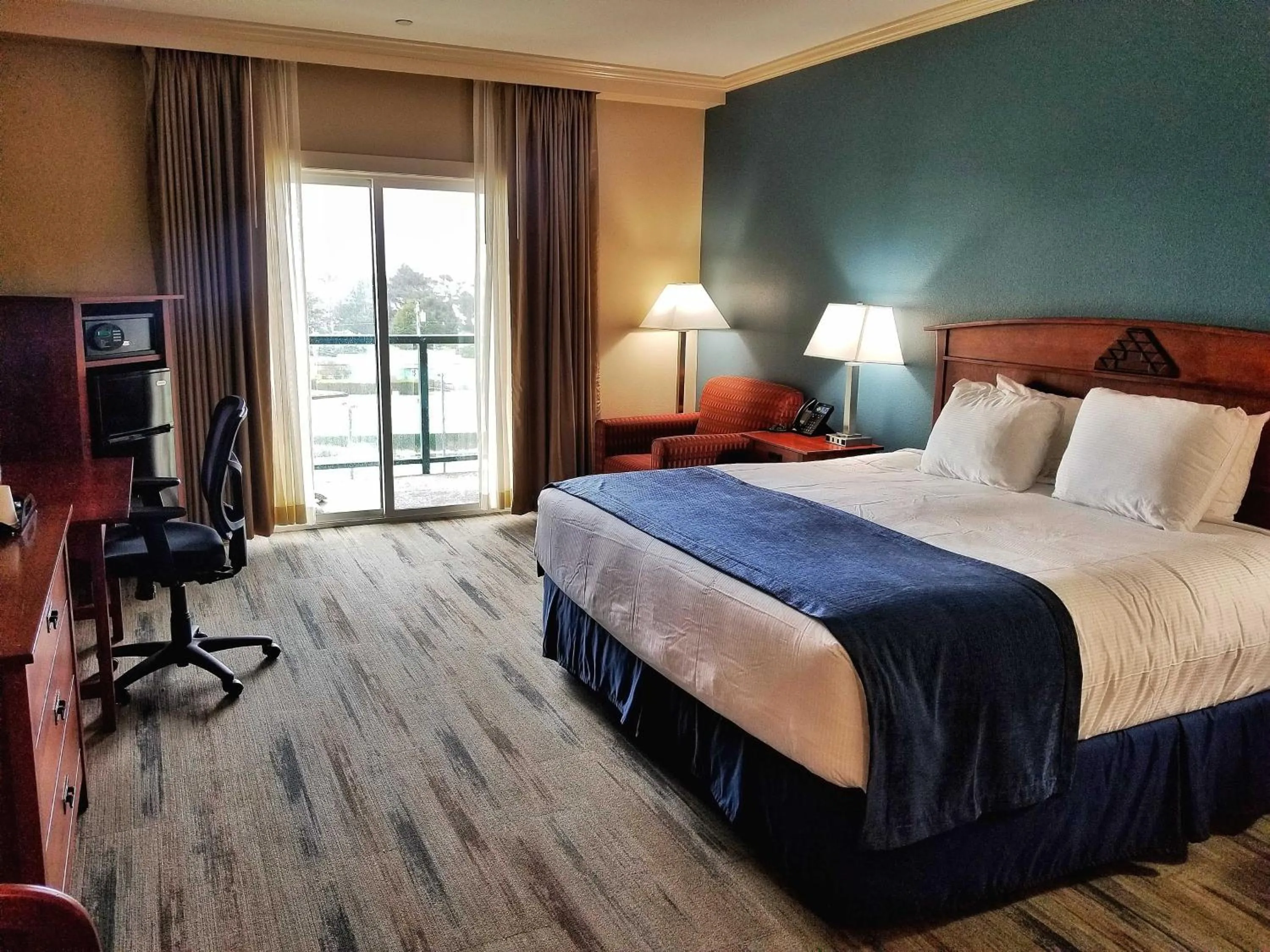 Bed in Lucky 7 Casino & Hotel (Howonquet Lodge)