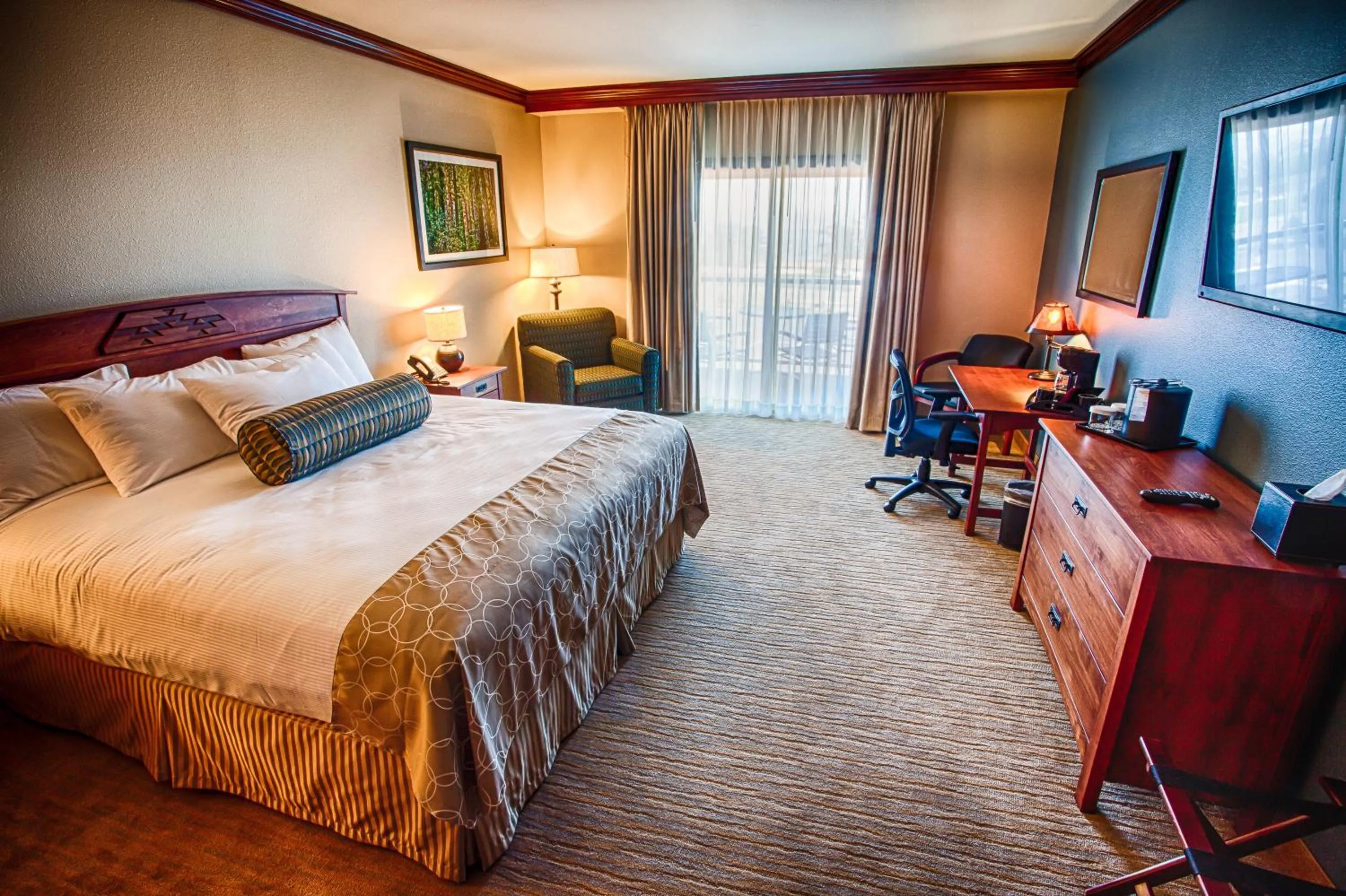 Bedroom, Bed in Lucky 7 Casino & Hotel (Howonquet Lodge)