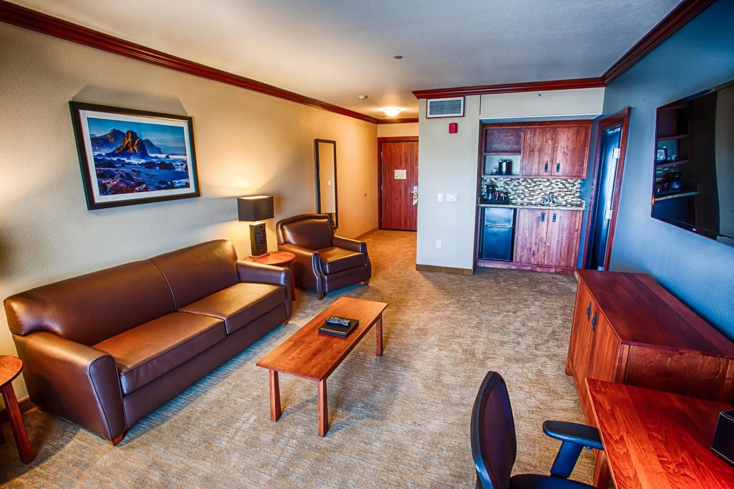 Living room in Lucky 7 Casino & Hotel (Howonquet Lodge)