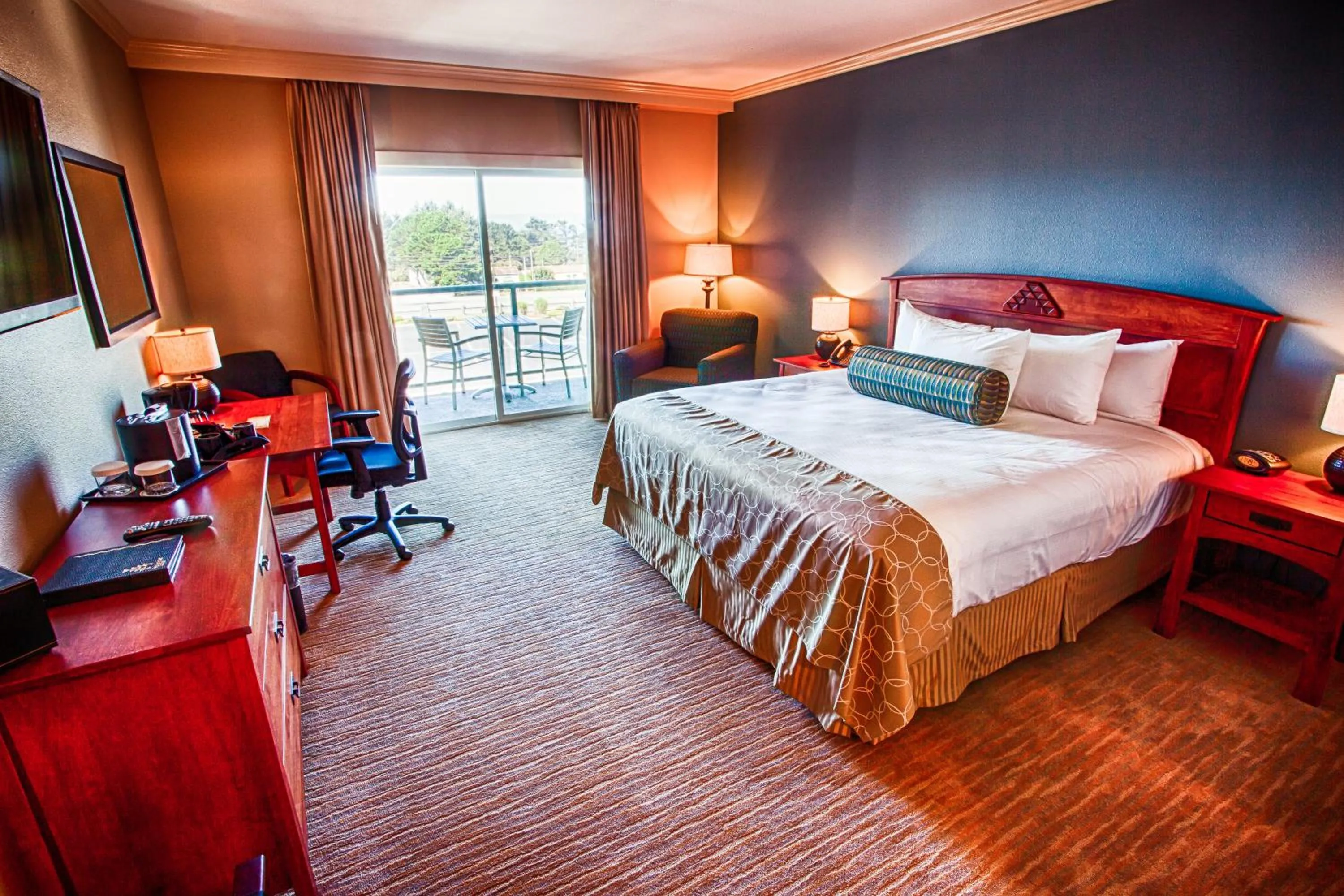 Bedroom, Bed in Lucky 7 Casino & Hotel (Howonquet Lodge)