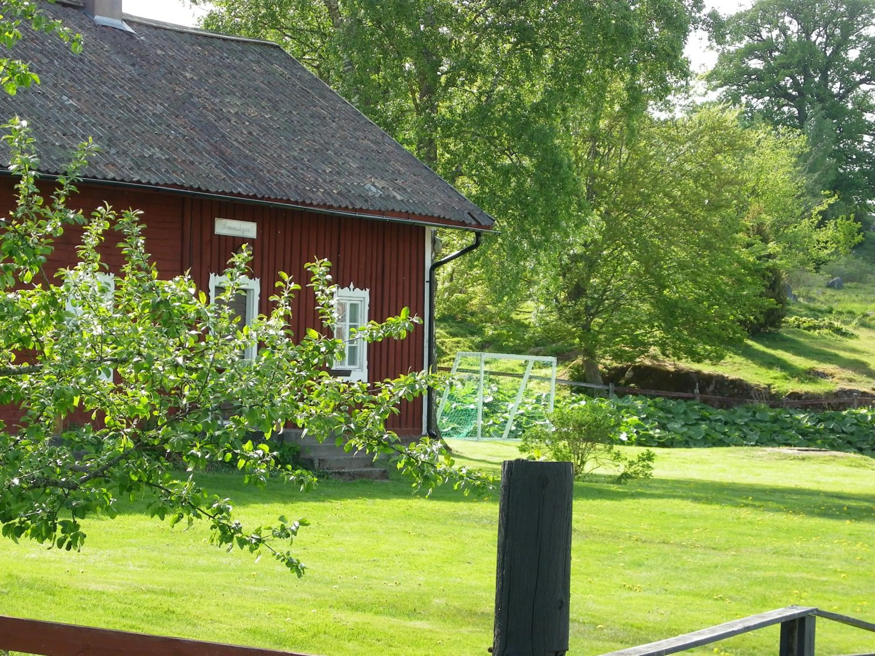 Facade/entrance in Wallby Säteri