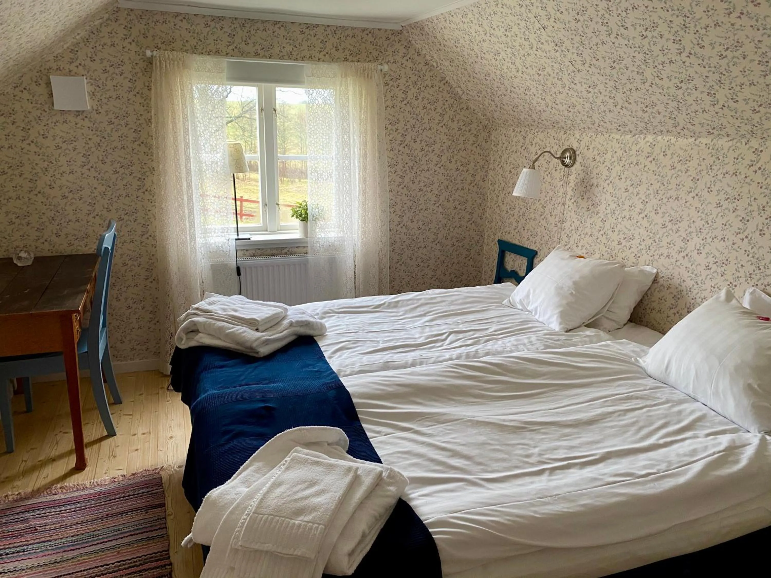 Photo of the whole room, Bed in Wallby Säteri
