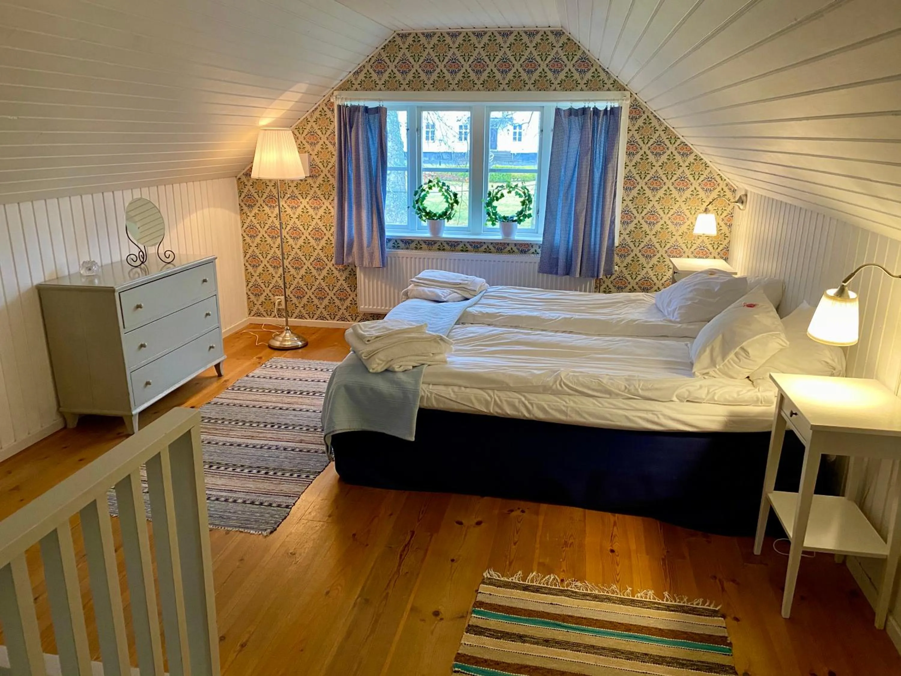 Photo of the whole room, Bed in Wallby Säteri