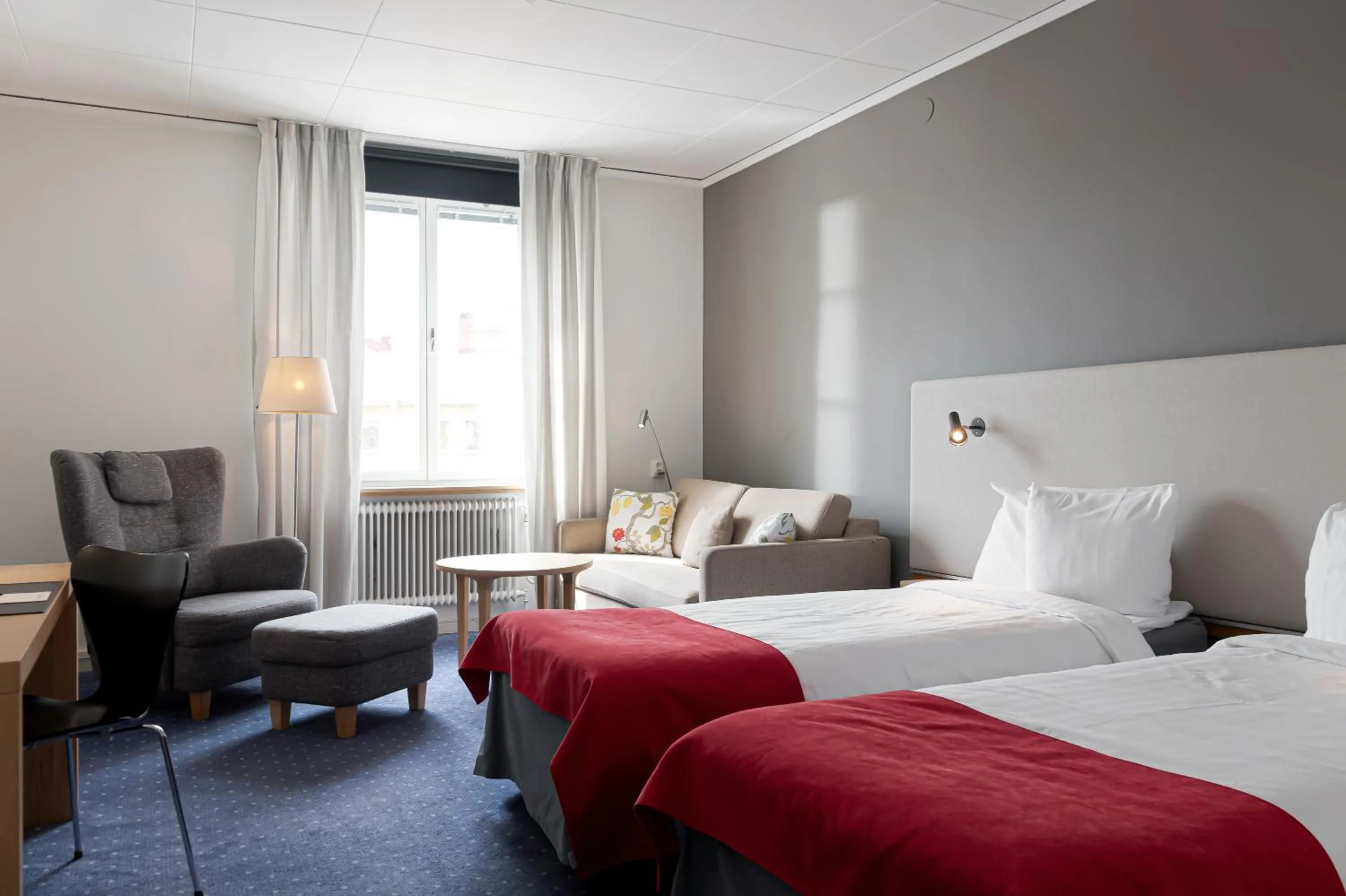 Seating area, Bed in Hotel Bishops Arms Strängnäs