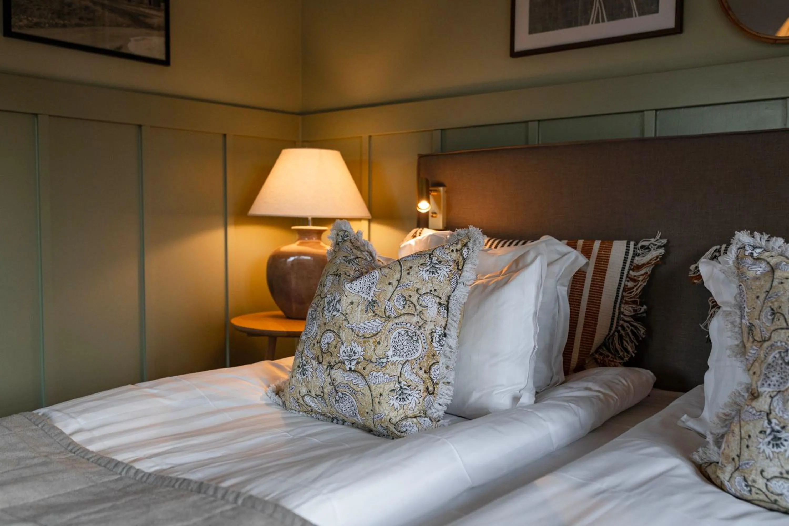 Property building, Bed in Fågelbro Säteri