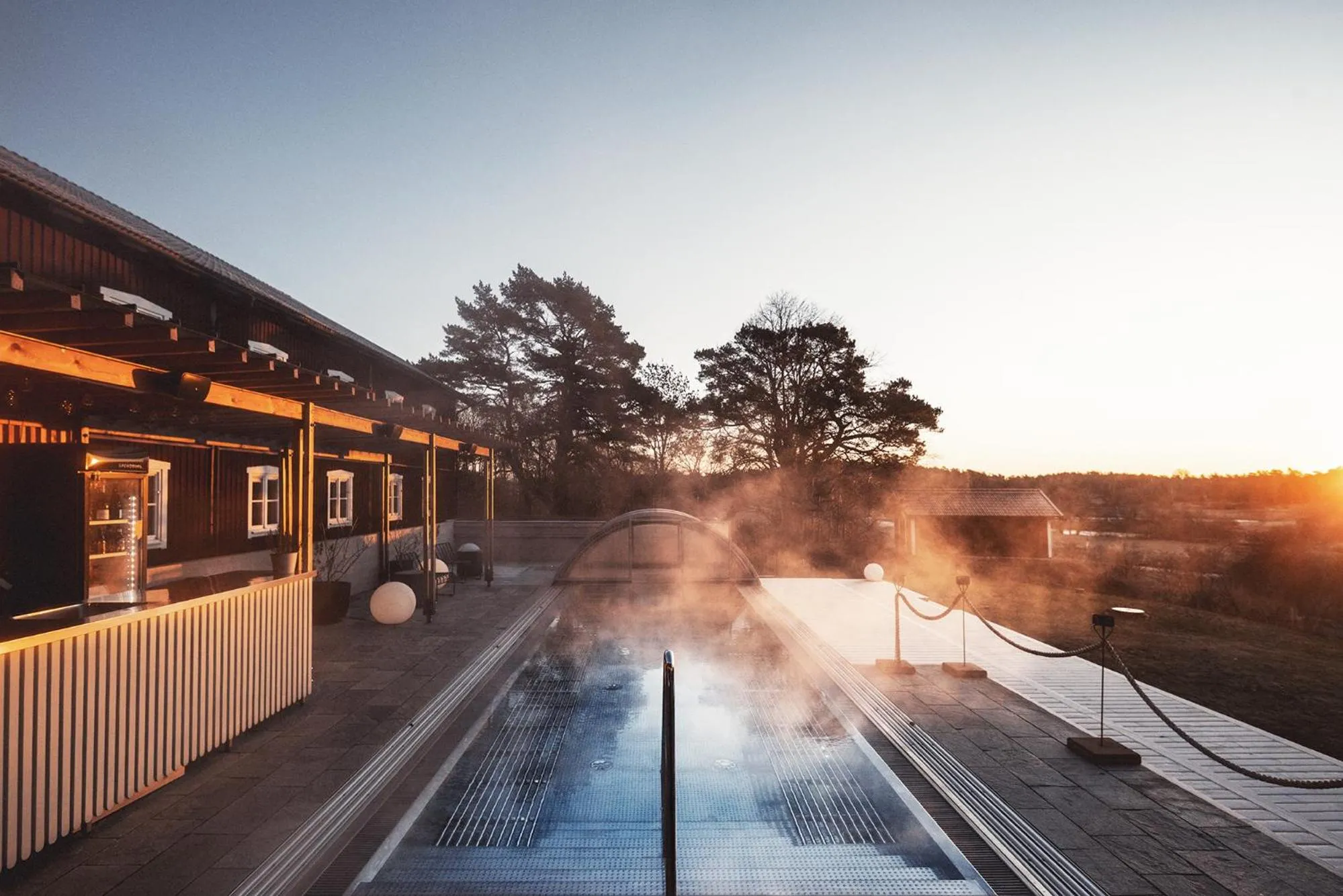 Pool view in Fågelbro Säteri