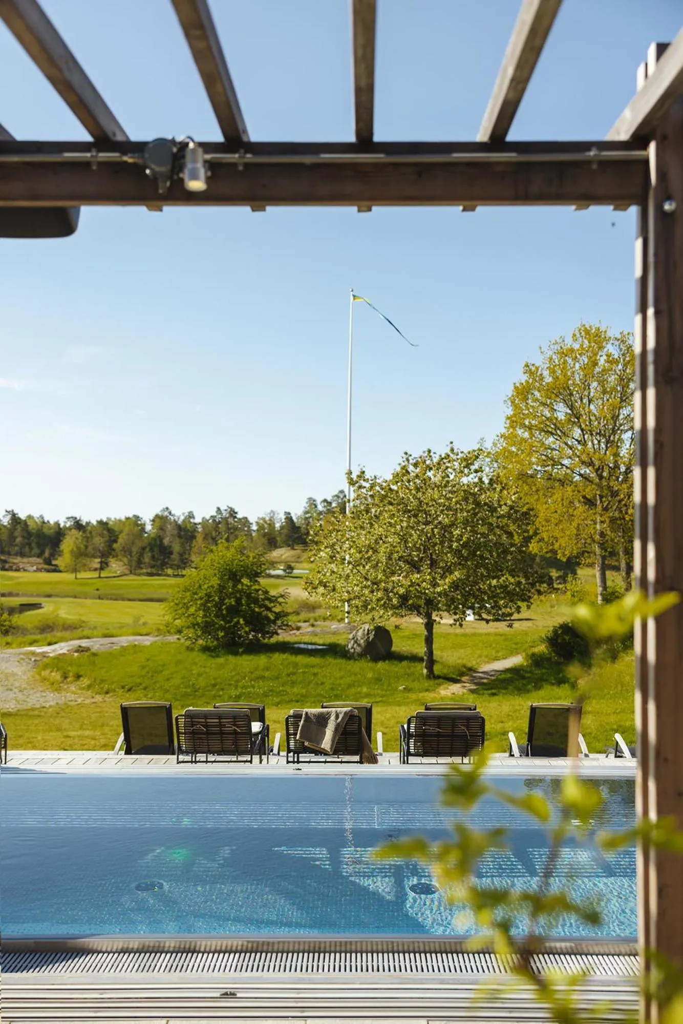 Pool view in Fågelbro Säteri