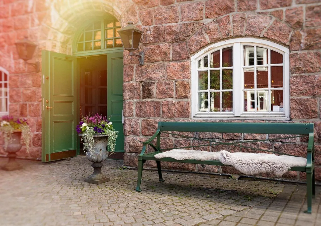 Facade/entrance in Fågelbro Säteri