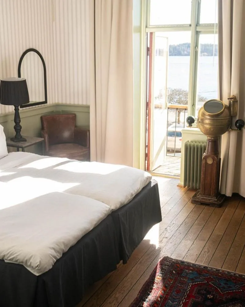 Sea view, Bed in Waxholms Hotell