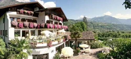 Facade/entrance in Hotel Laurin