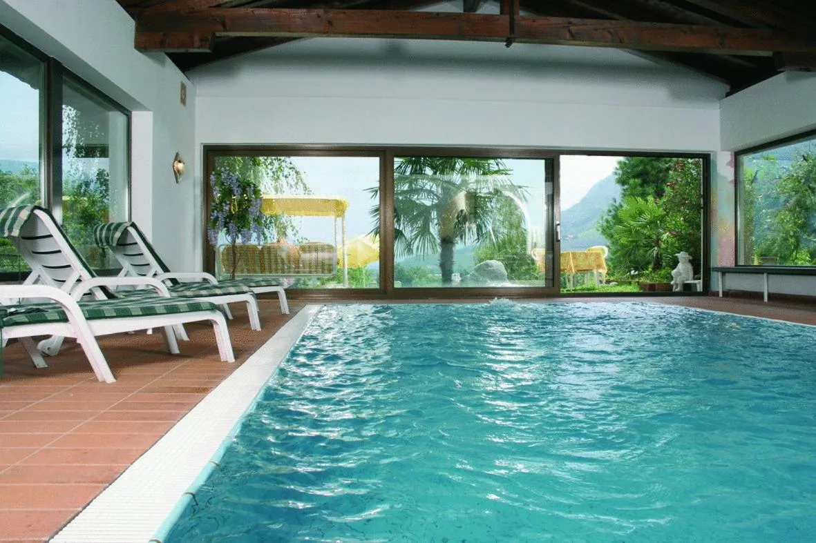 Swimming pool in Hotel Laurin