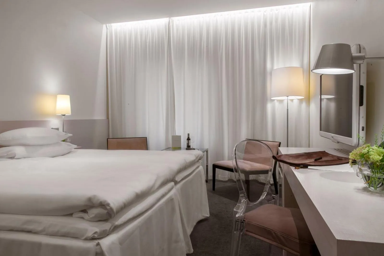 Photo of the whole room, Bed in Hotel Riverton