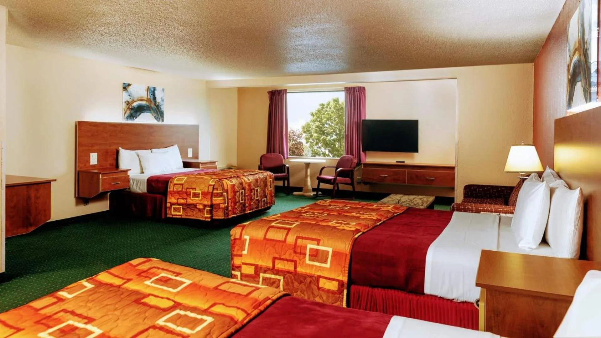 Bed in Grand Marquis Waterpark Hotel & Suites