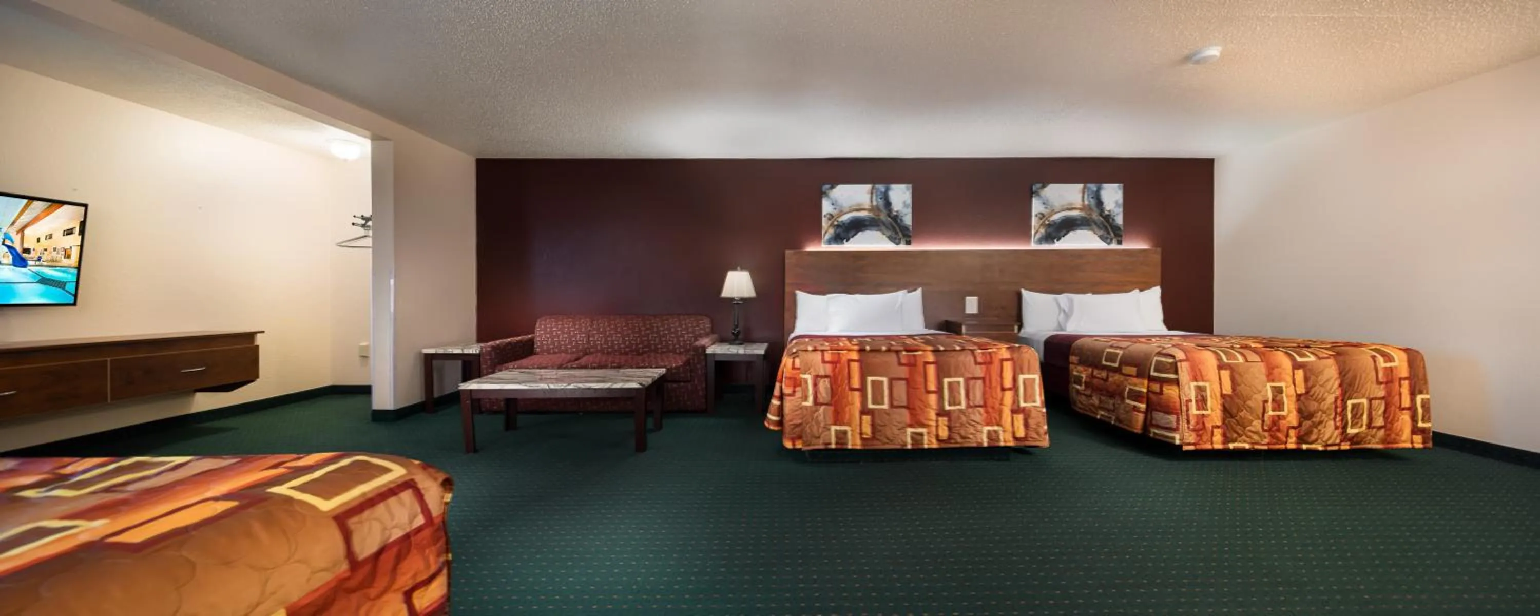 Bed in Grand Marquis Waterpark Hotel & Suites