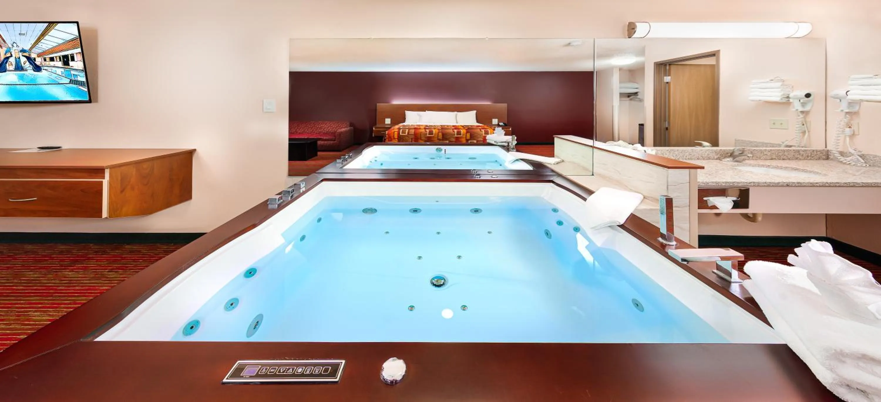 Bed in Grand Marquis Waterpark Hotel & Suites