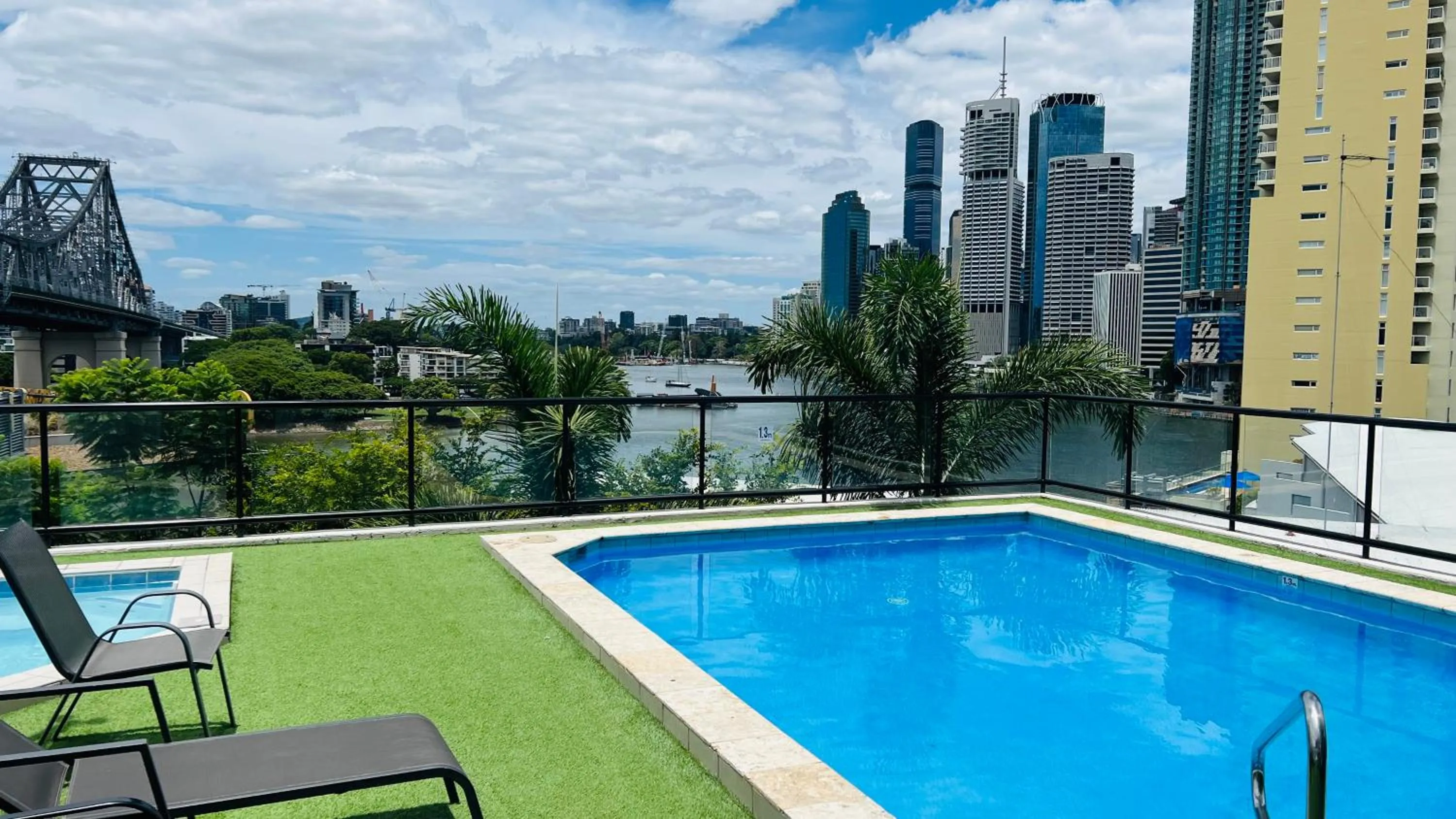 Pool view, Swimming Pool in Oakwood Hotel & Apartments Brisbane