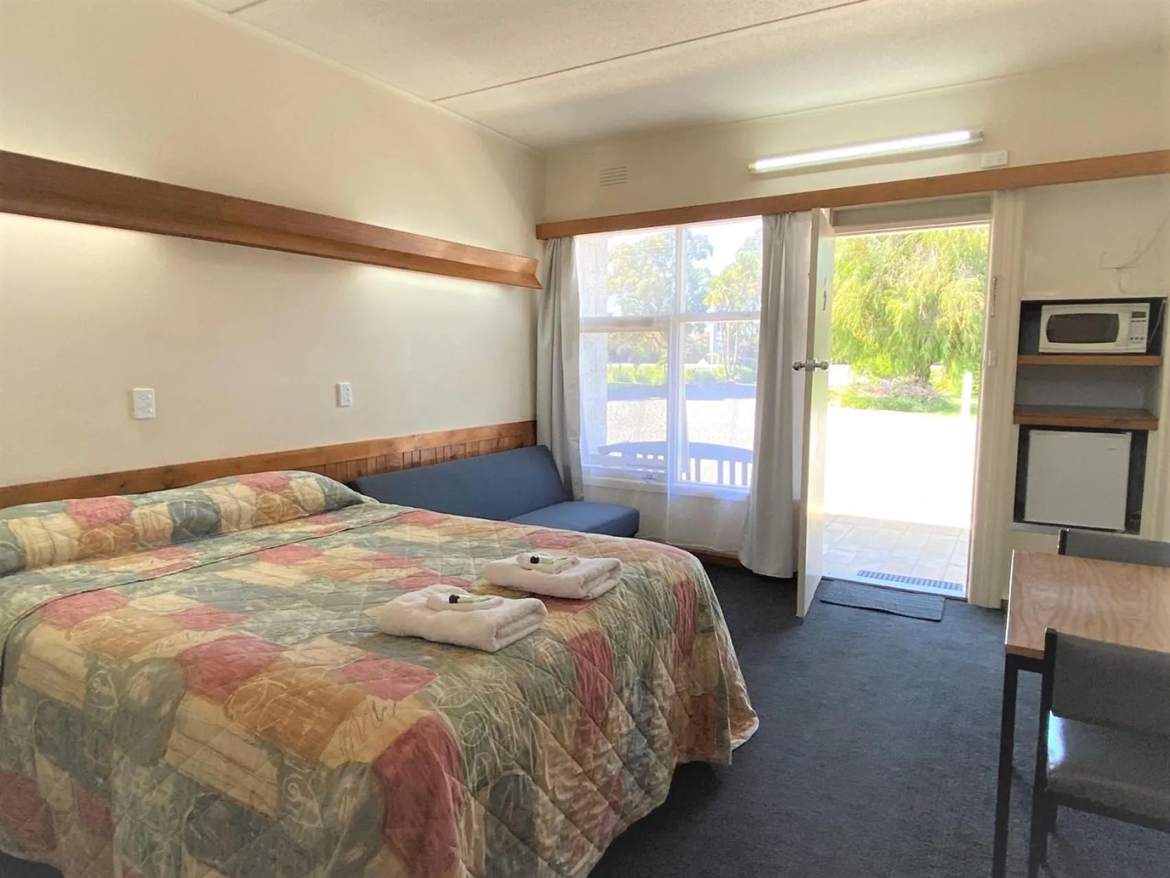 Bed in The Terang Motor Inn