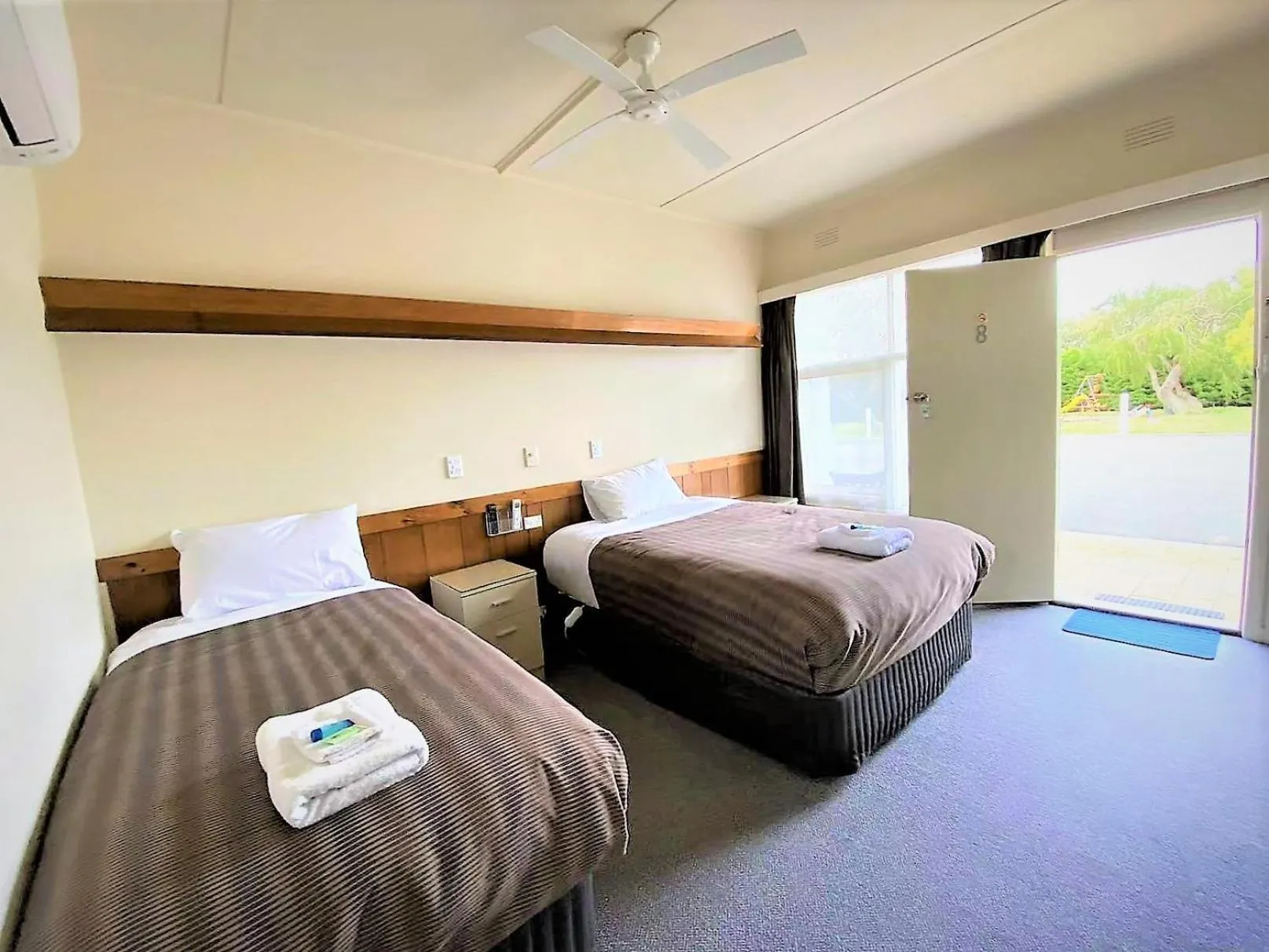 Shower, Bed in The Terang Motor Inn
