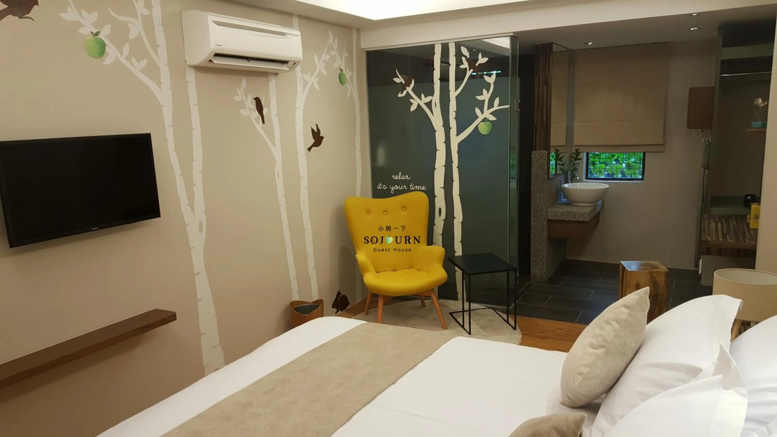 Photo of the whole room, Bed in Sojourn Spa Hotel