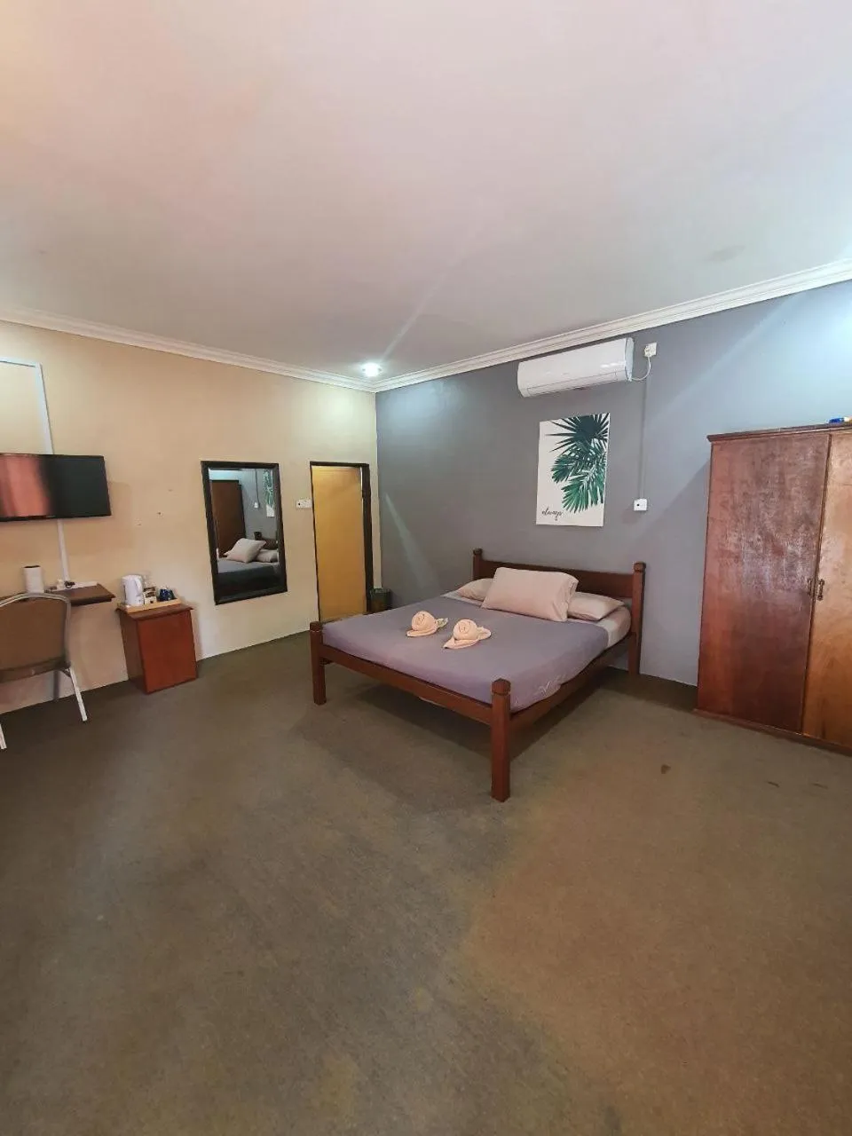 Photo of the whole room, Bed in NKS Chalet