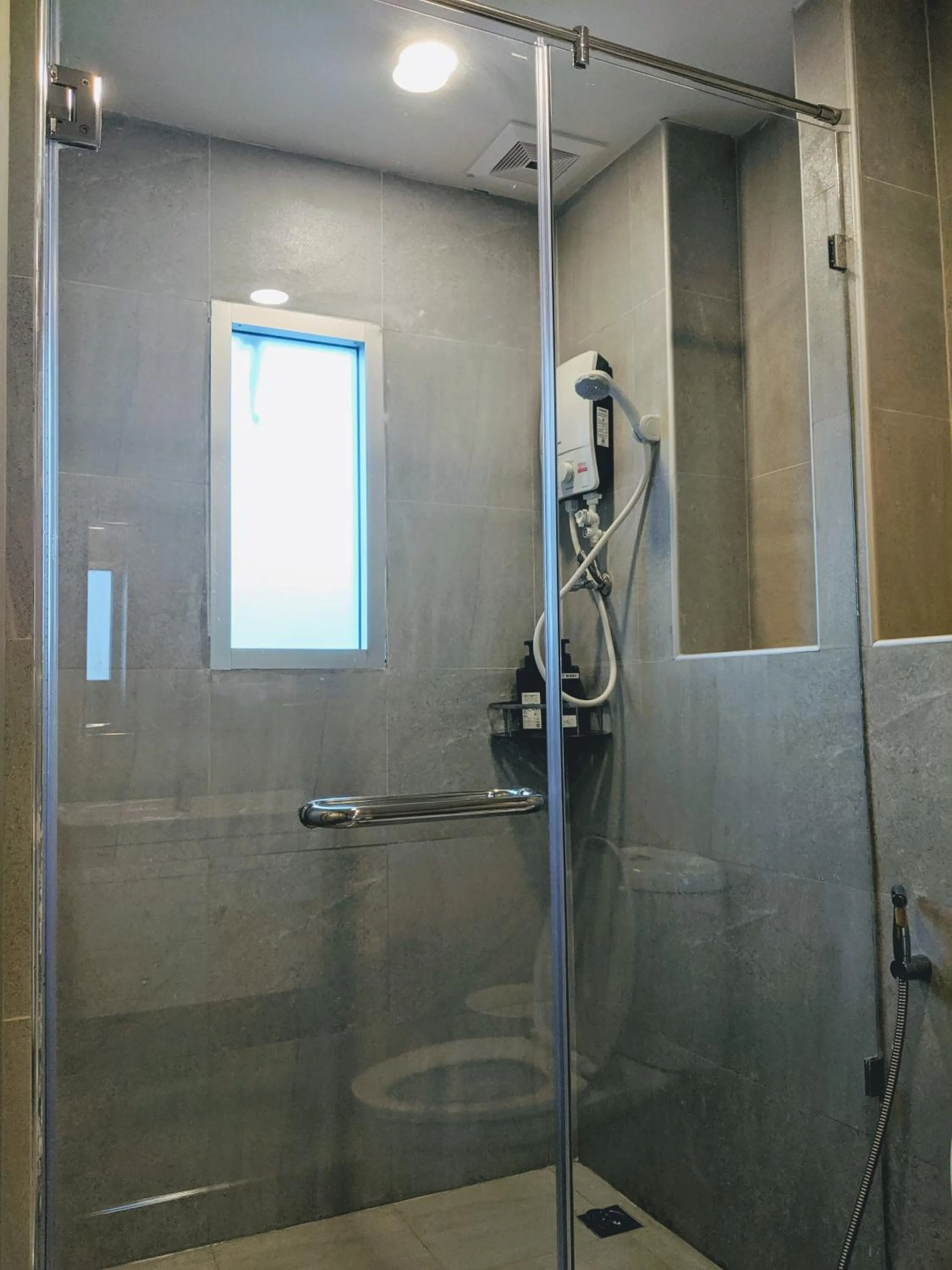 Good One Poshtel & Cafe Bar