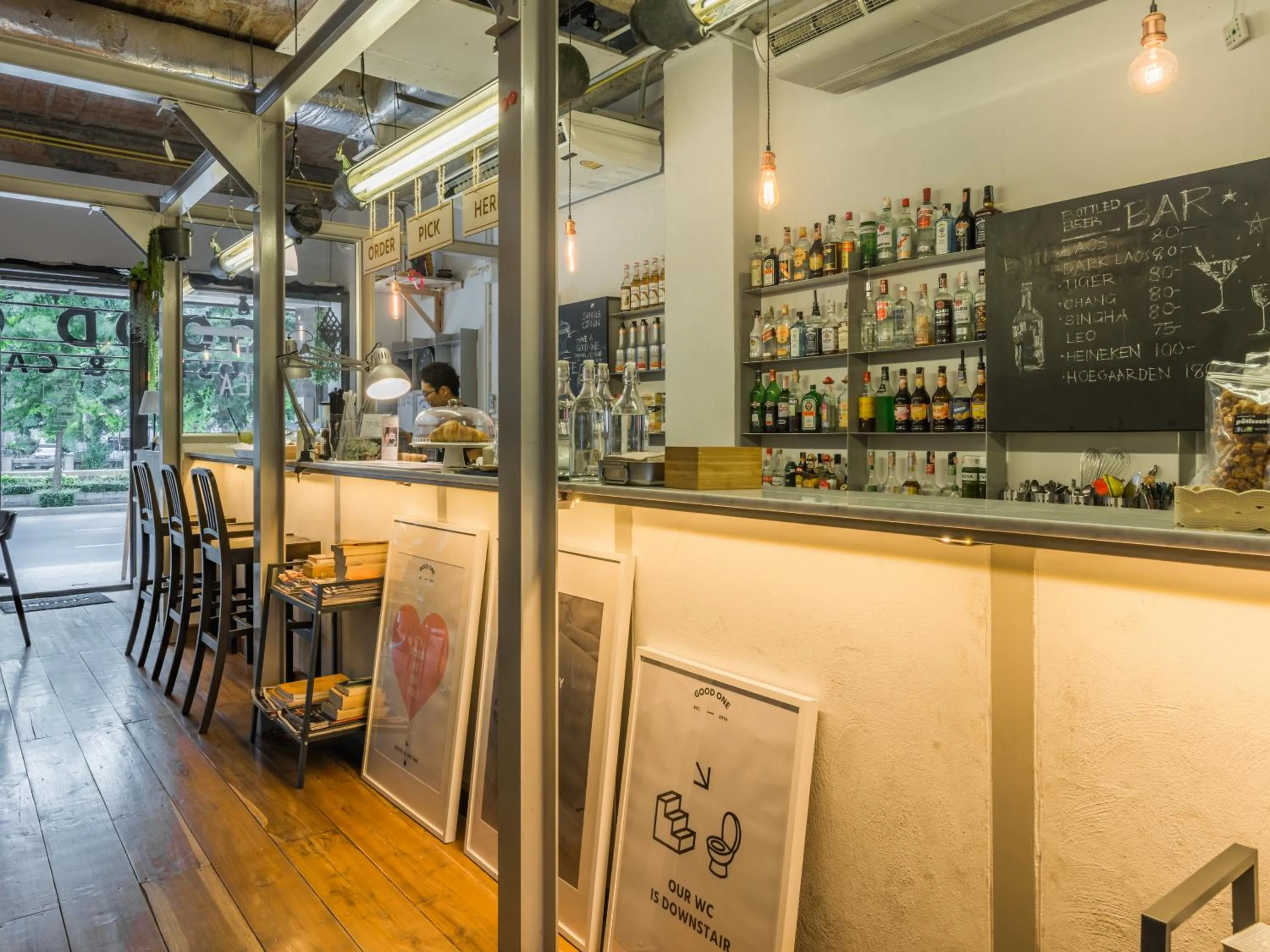 Facade/entrance in Good One Poshtel & Cafe Bar