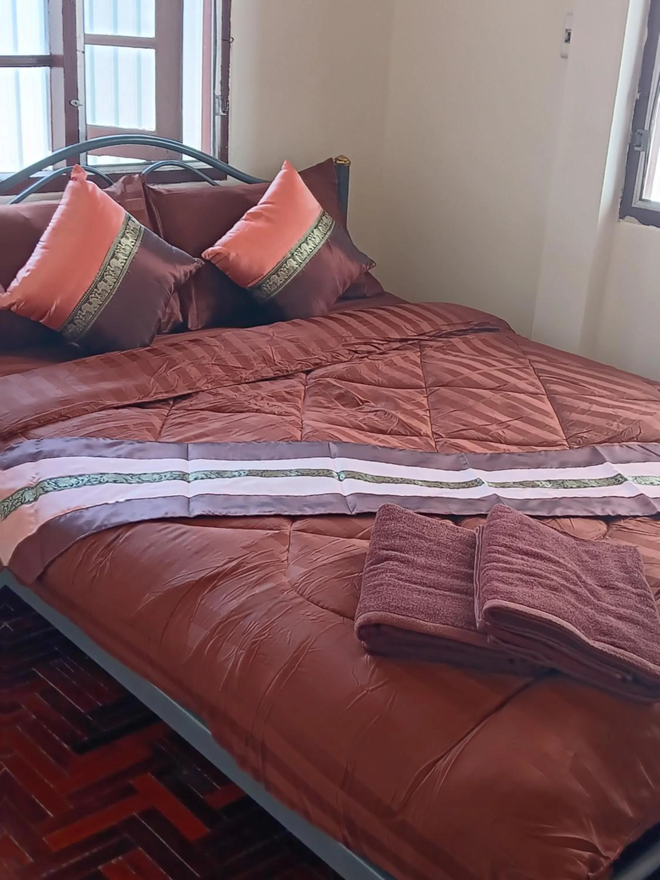 Bed in Hug Glur House Tour and Hostel